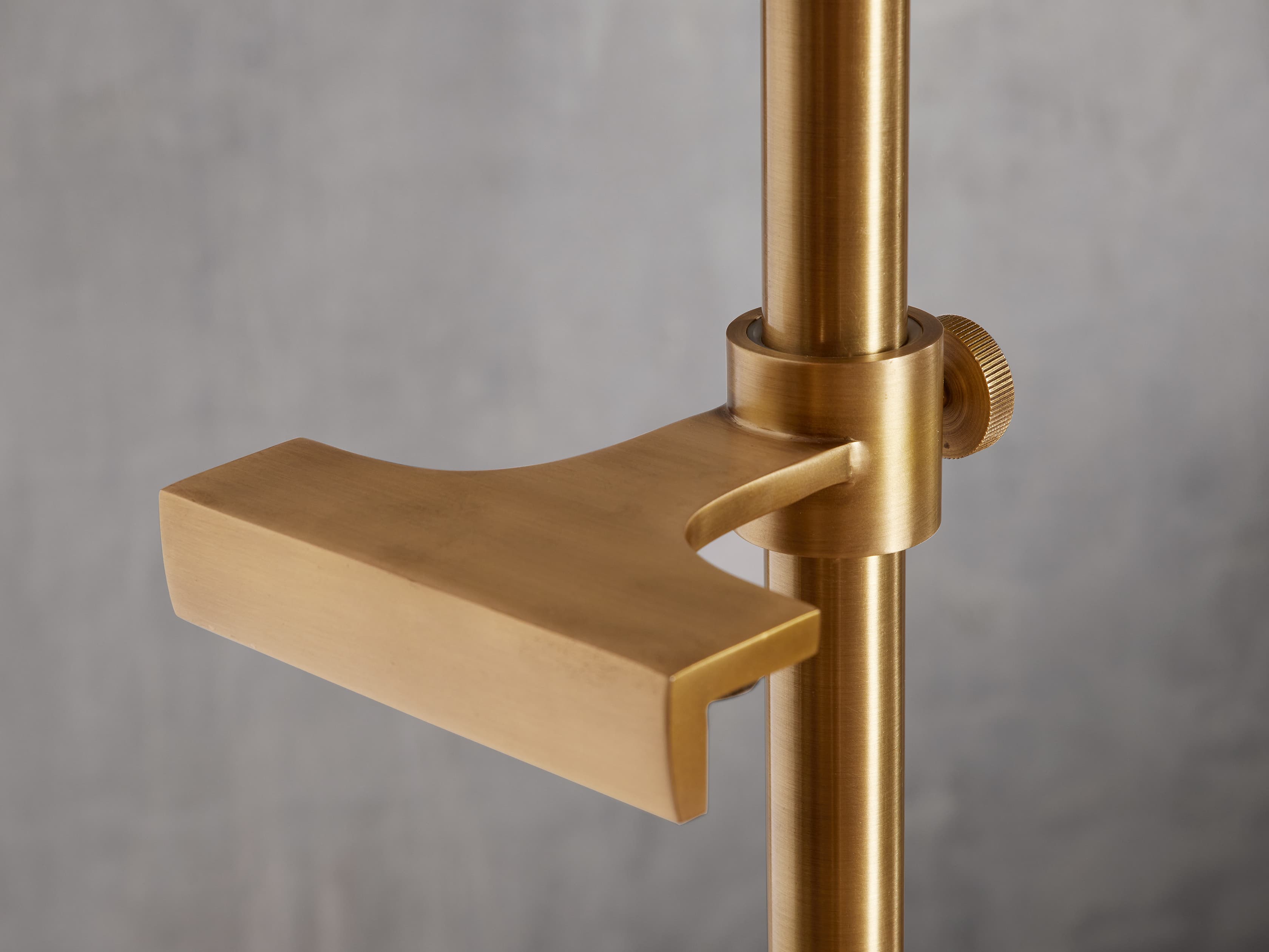 Ja x tyn Easel Floor Lamp