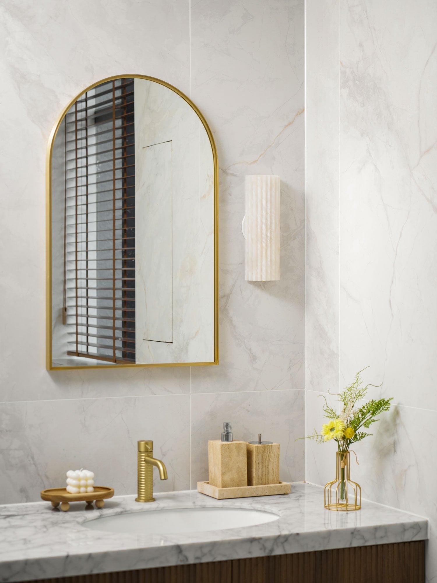 Alvia Alabaster Wall Light, Hardwired Wall Sconce, detail 13