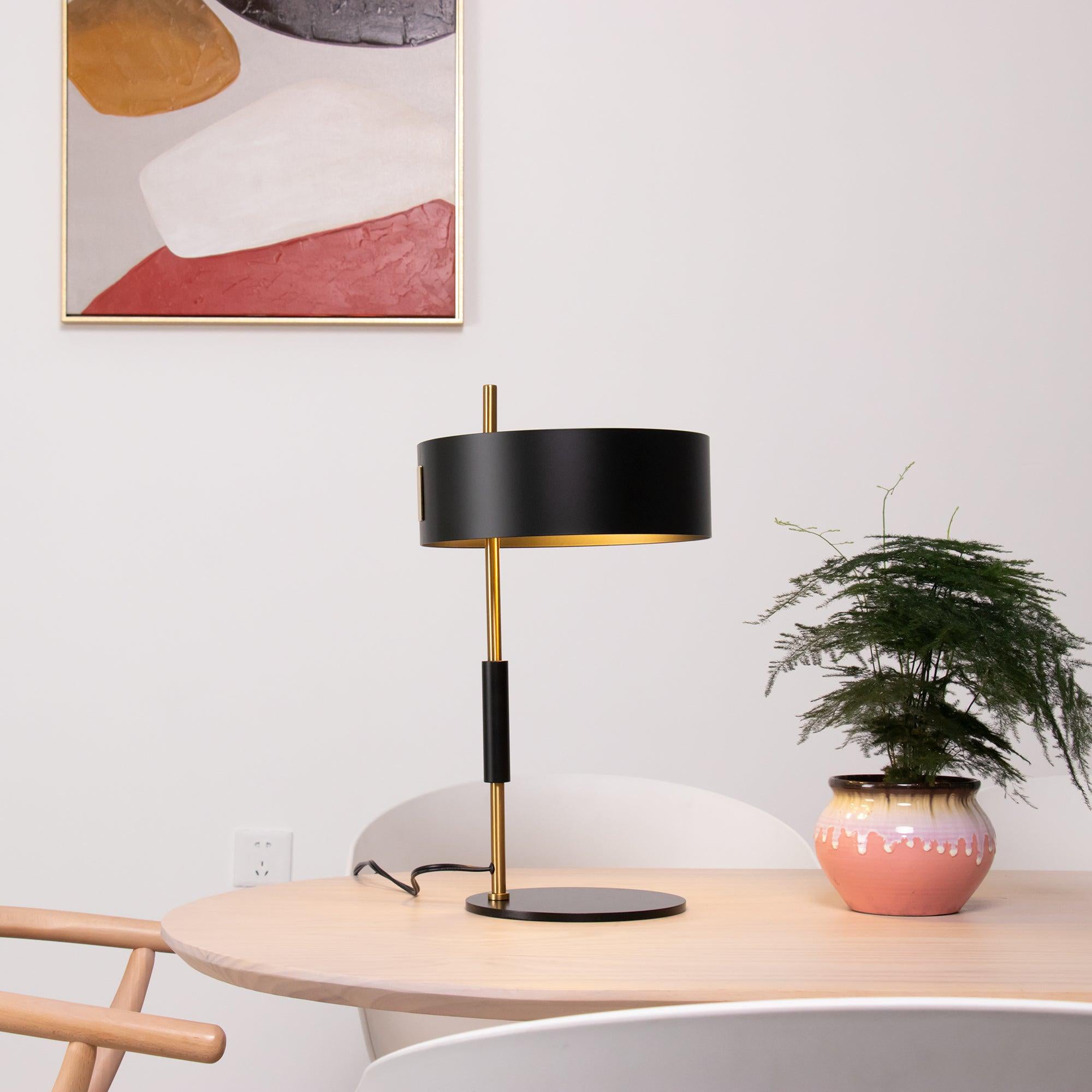 Athezza Table Lamp