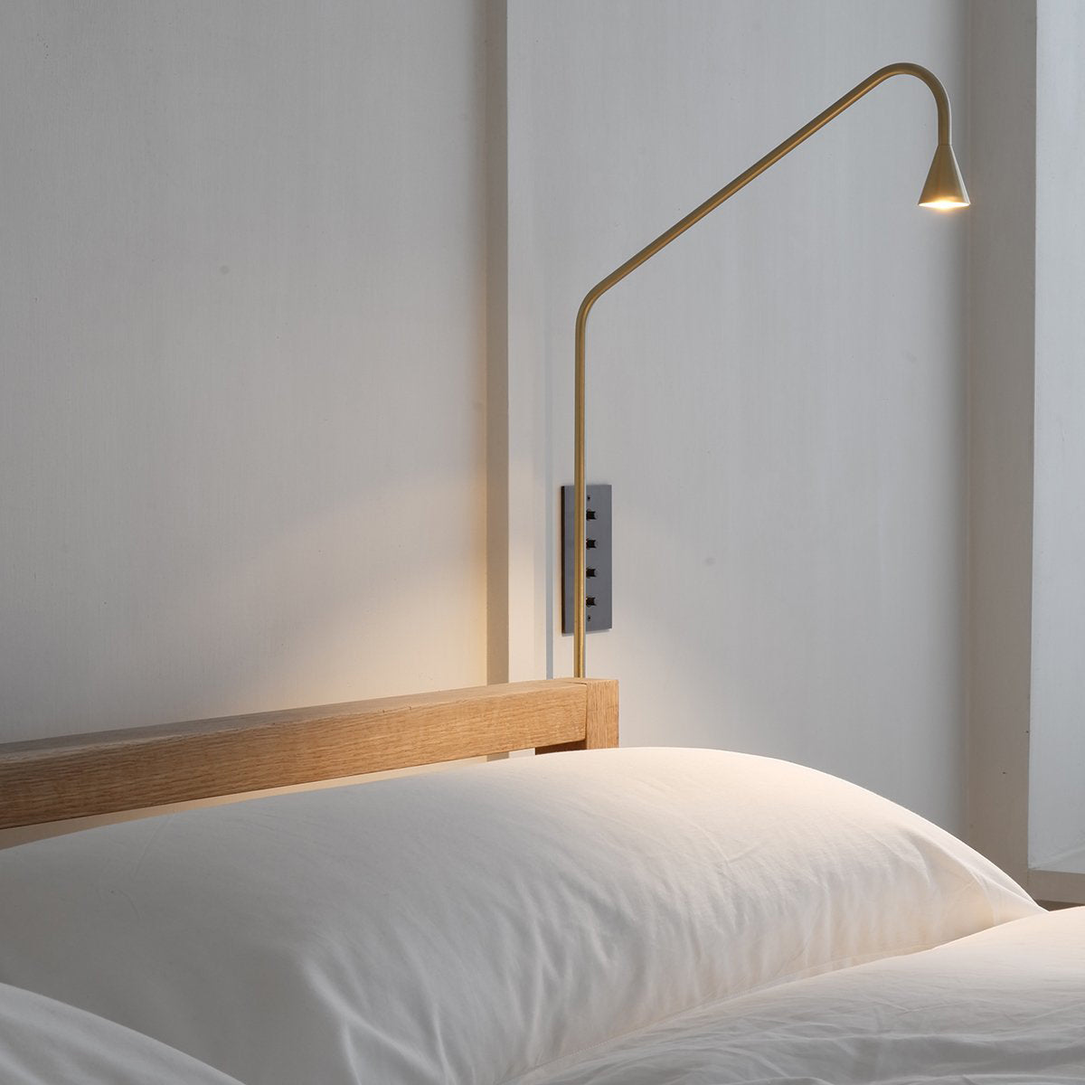 Pureform Wall Light, Plug-In Wall Sconce, detail 25