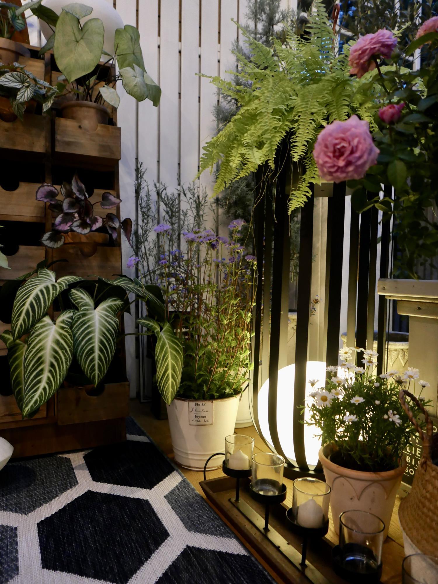 Bols Garden Solar Outdoor Floor Lamp detail view 28