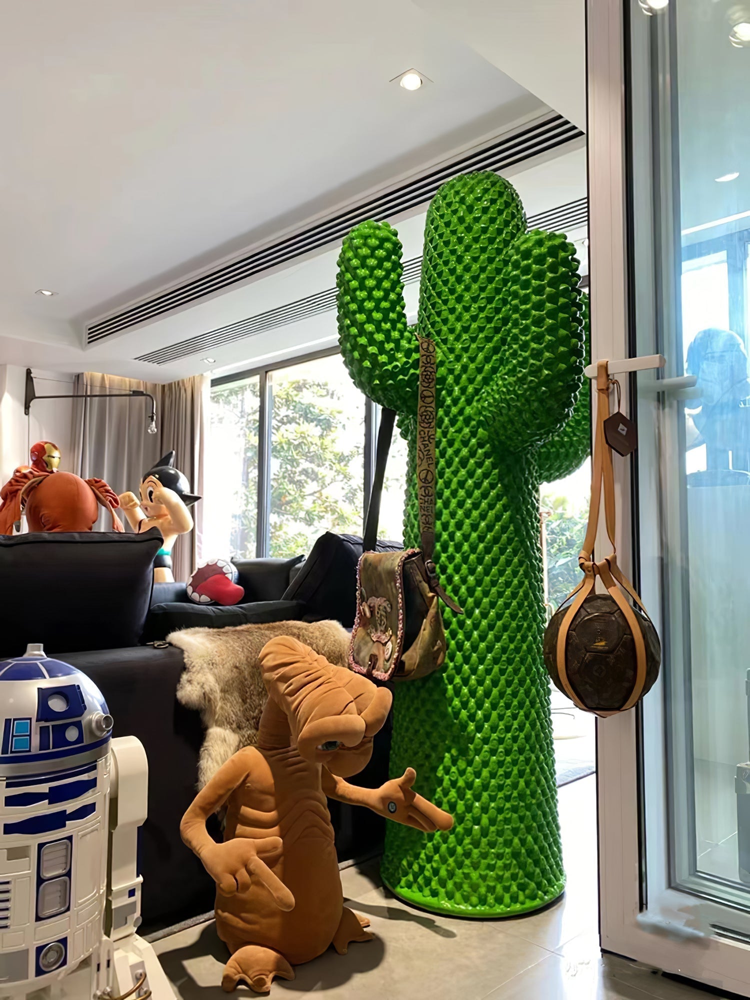 Mello Sculptural Portable Lamp Cactus Coat Rack