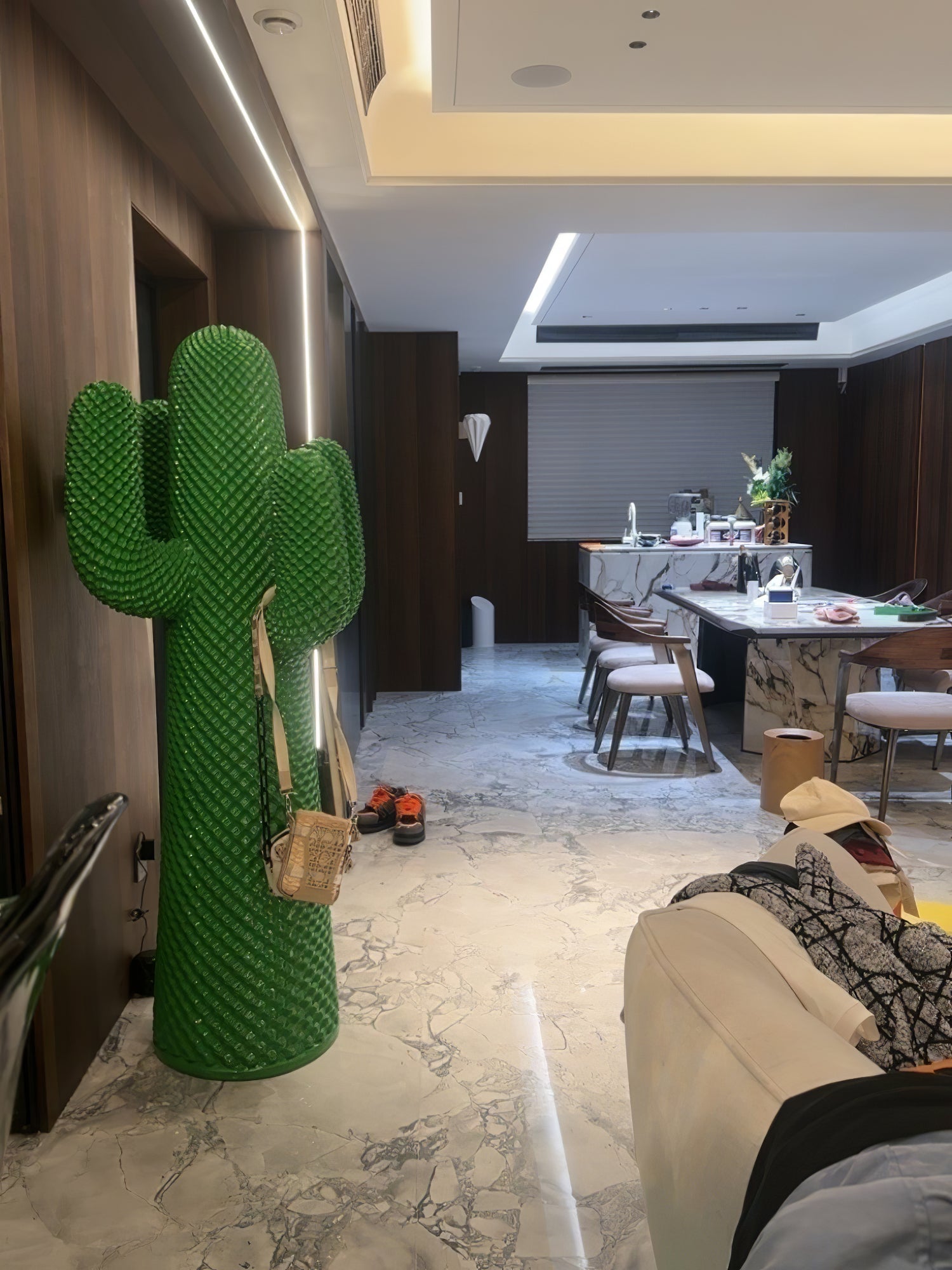 Mello Sculptural Portable Lamp Cactus Coat Rack