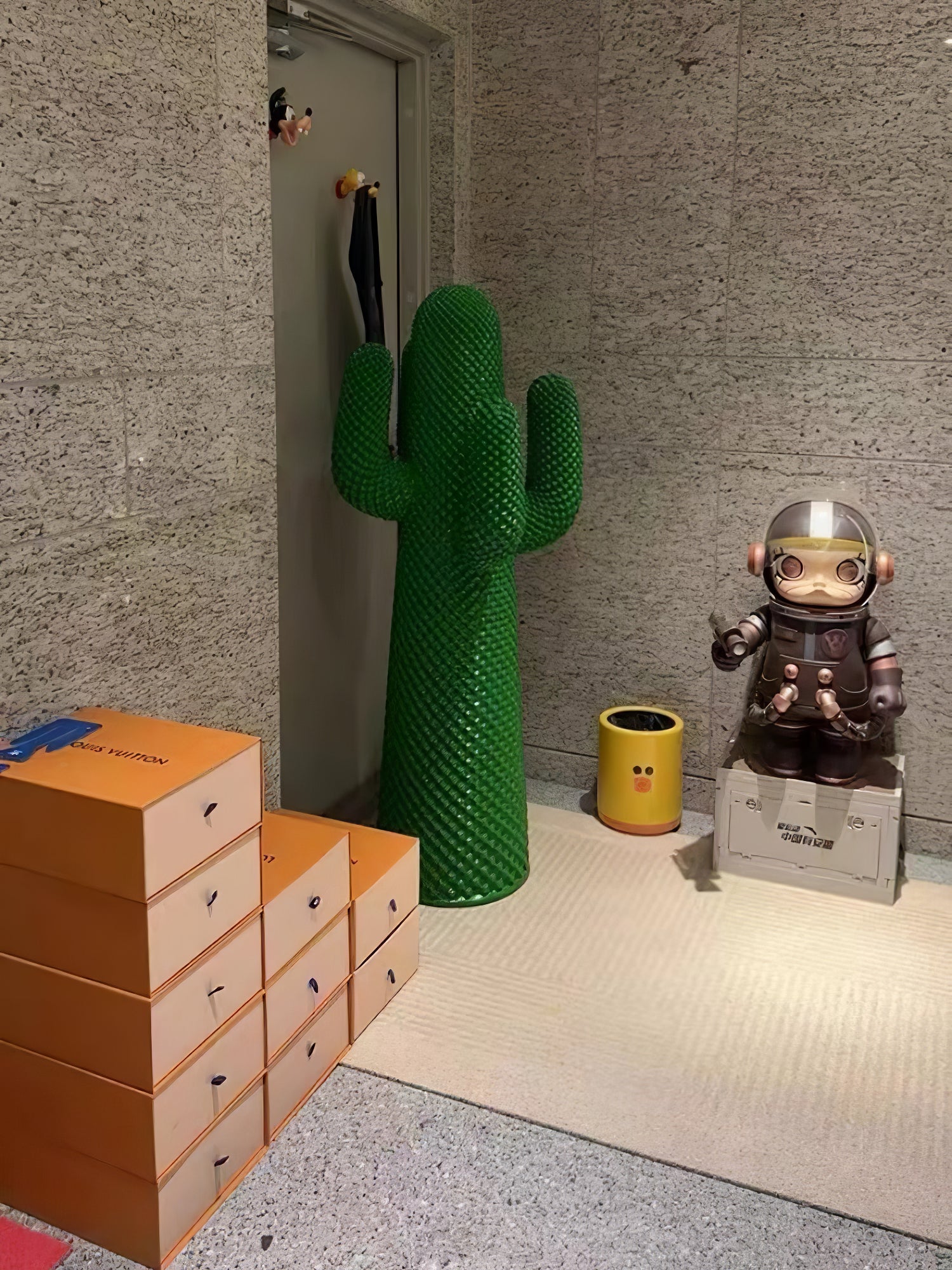 Mello Sculptural Portable Lamp Cactus Coat Rack