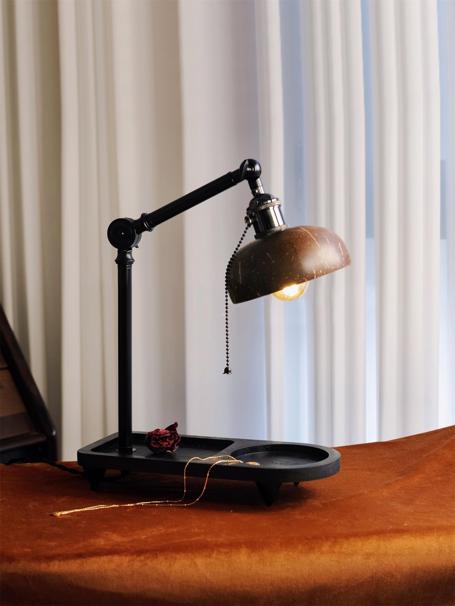 Christian Dell Table Lamp 5.1