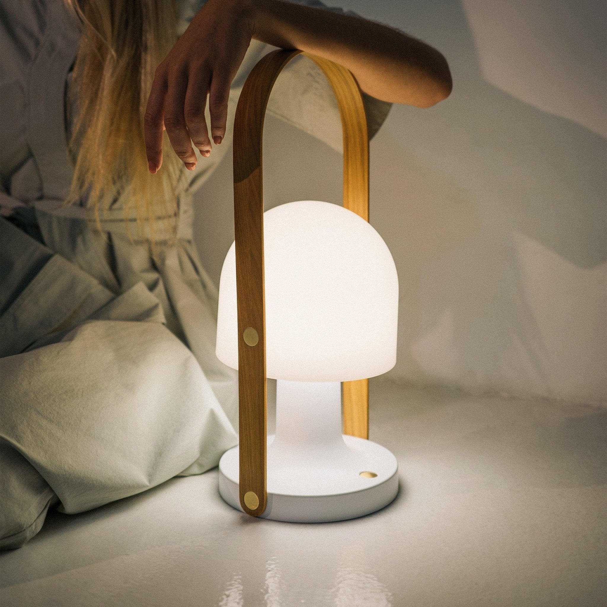 Portable Glass Charging Table Light, Bedside Table Lamp, detail 4