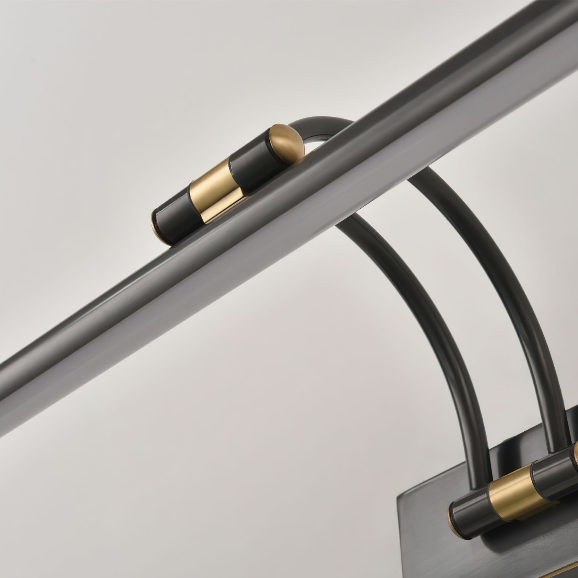 Linear Vanity Bracket Light Wall Light
