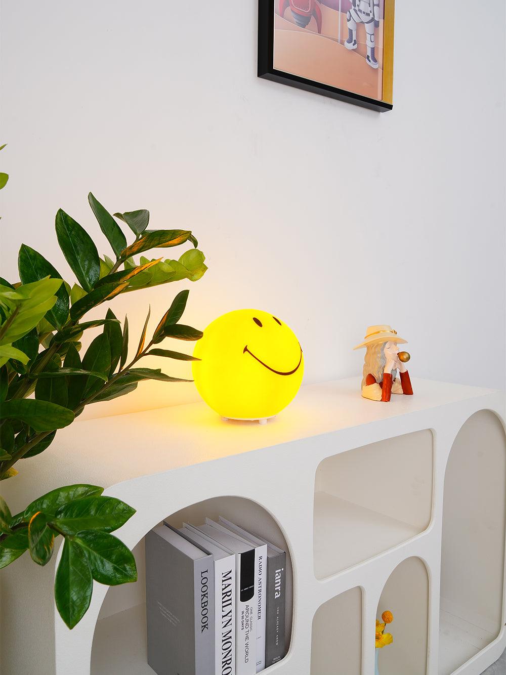 Smiling Reading Light Table Lamp detail view 20