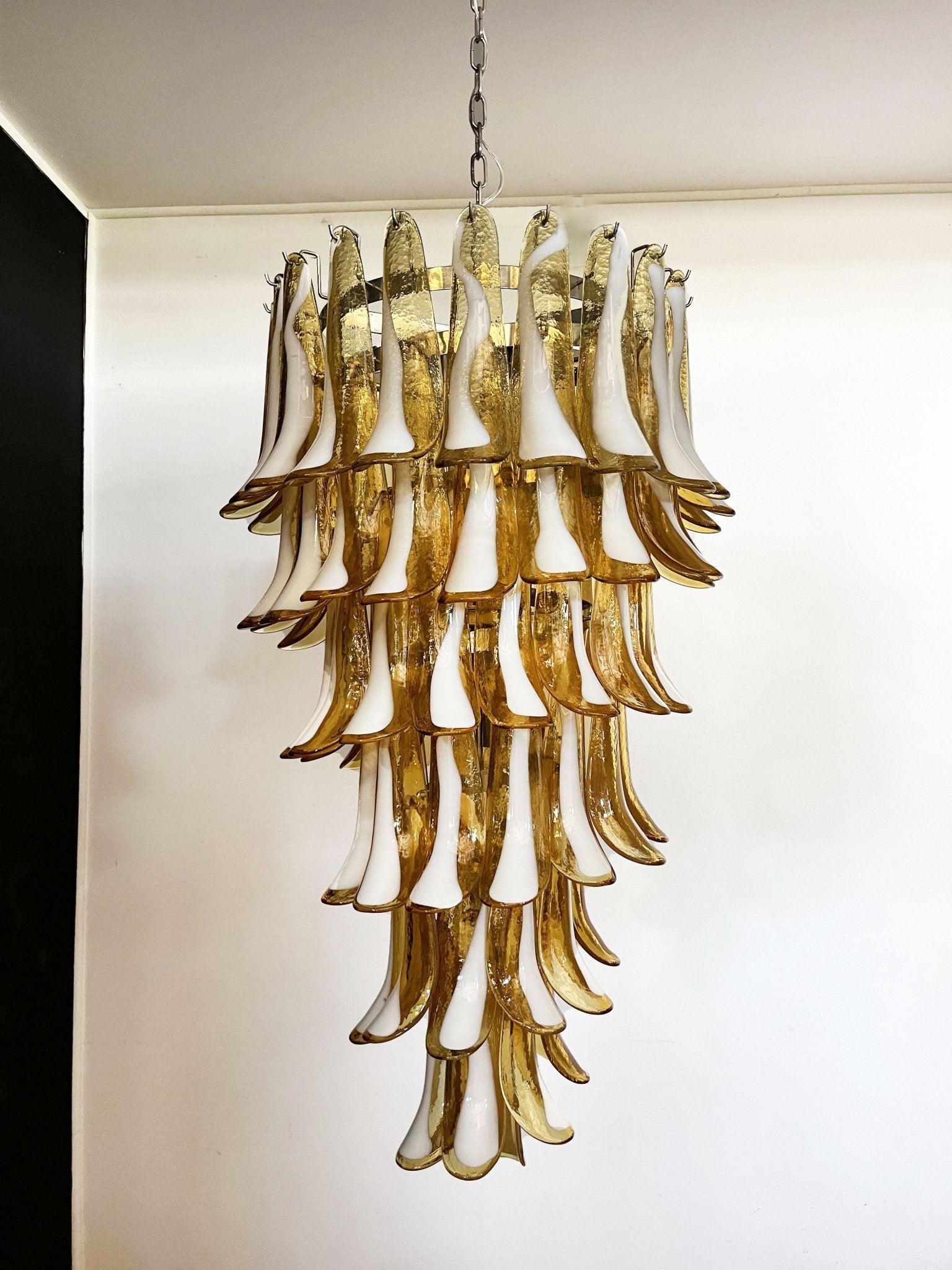 Murano Amber Petals Spiral Chandelier detail view 3