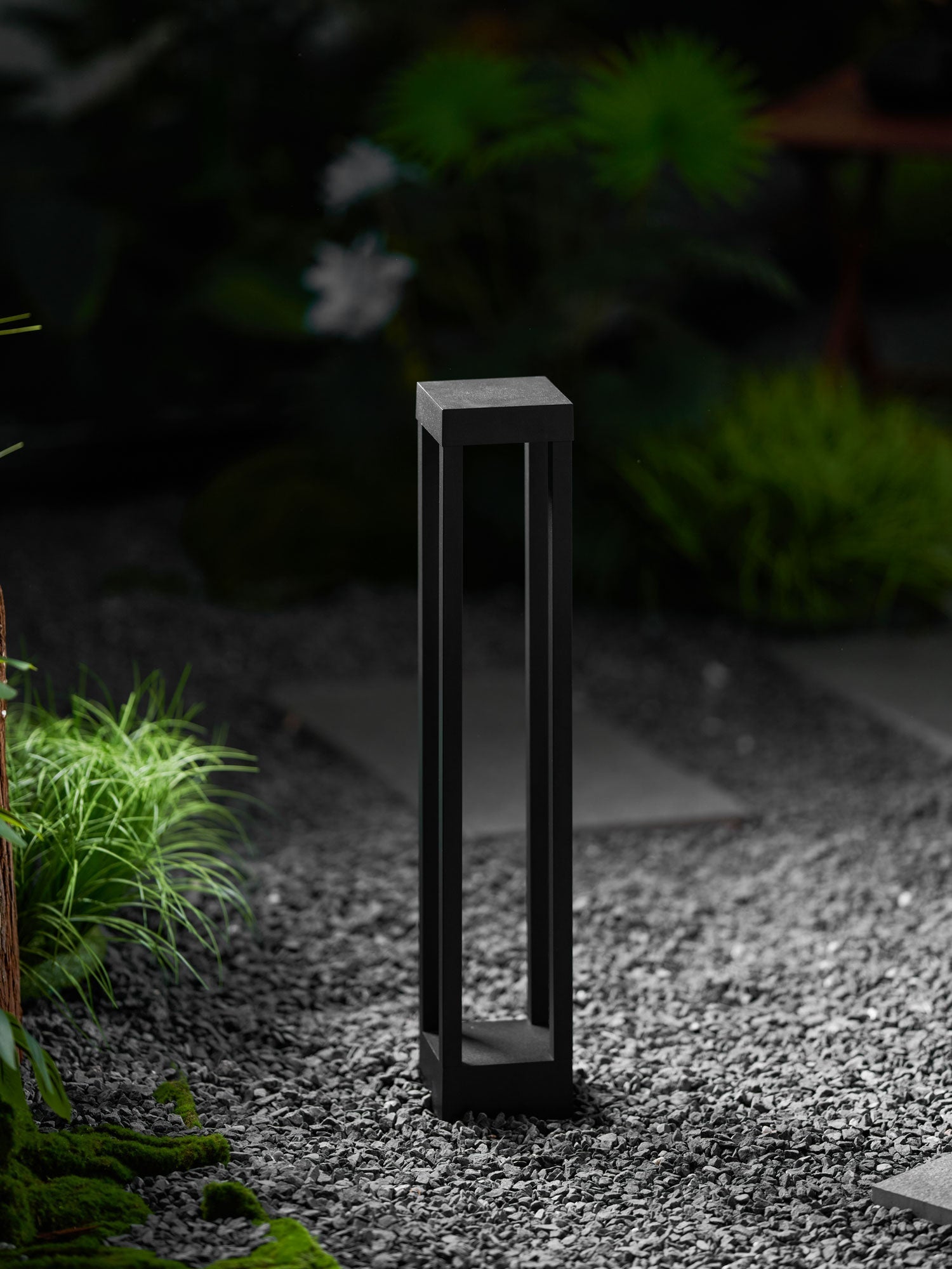 Obsidian Post Outdoor Light