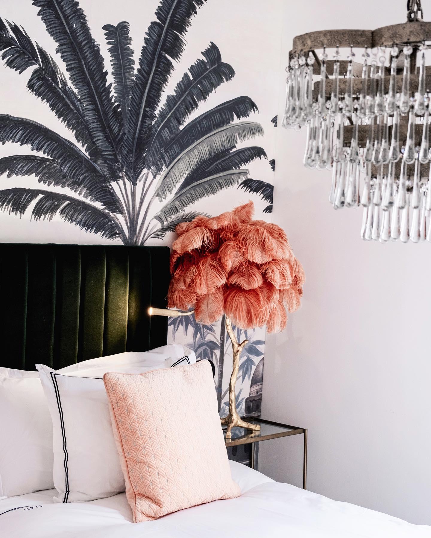 Ostrich Feather Table Lamp 29.5″