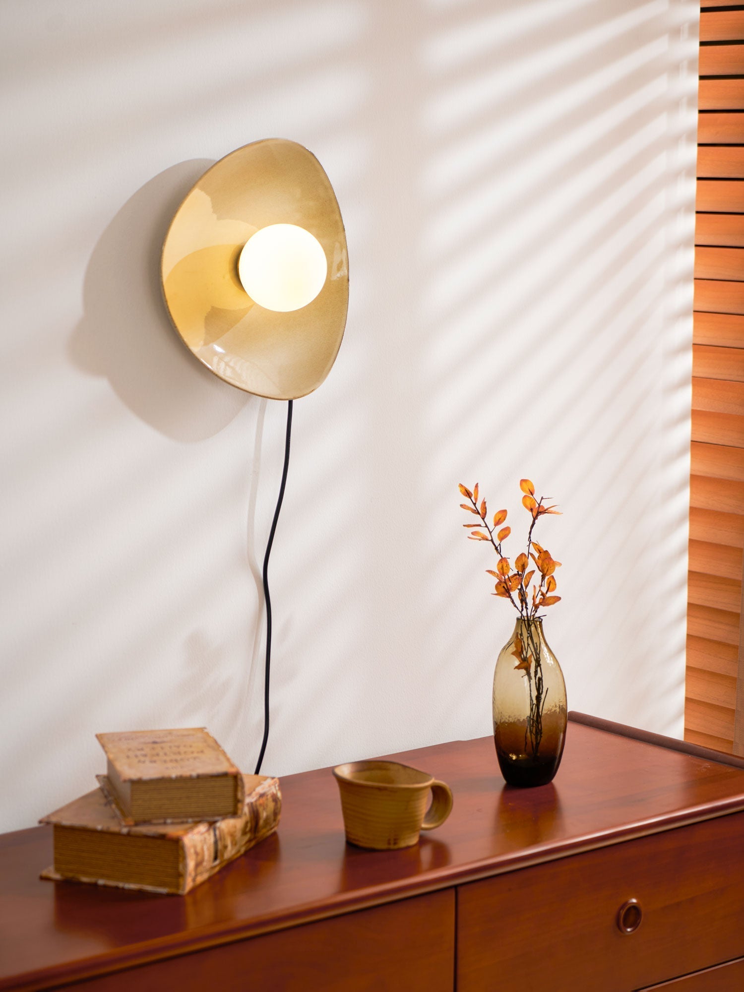Pebble Disc Plug-in Wall Light detail view 17
