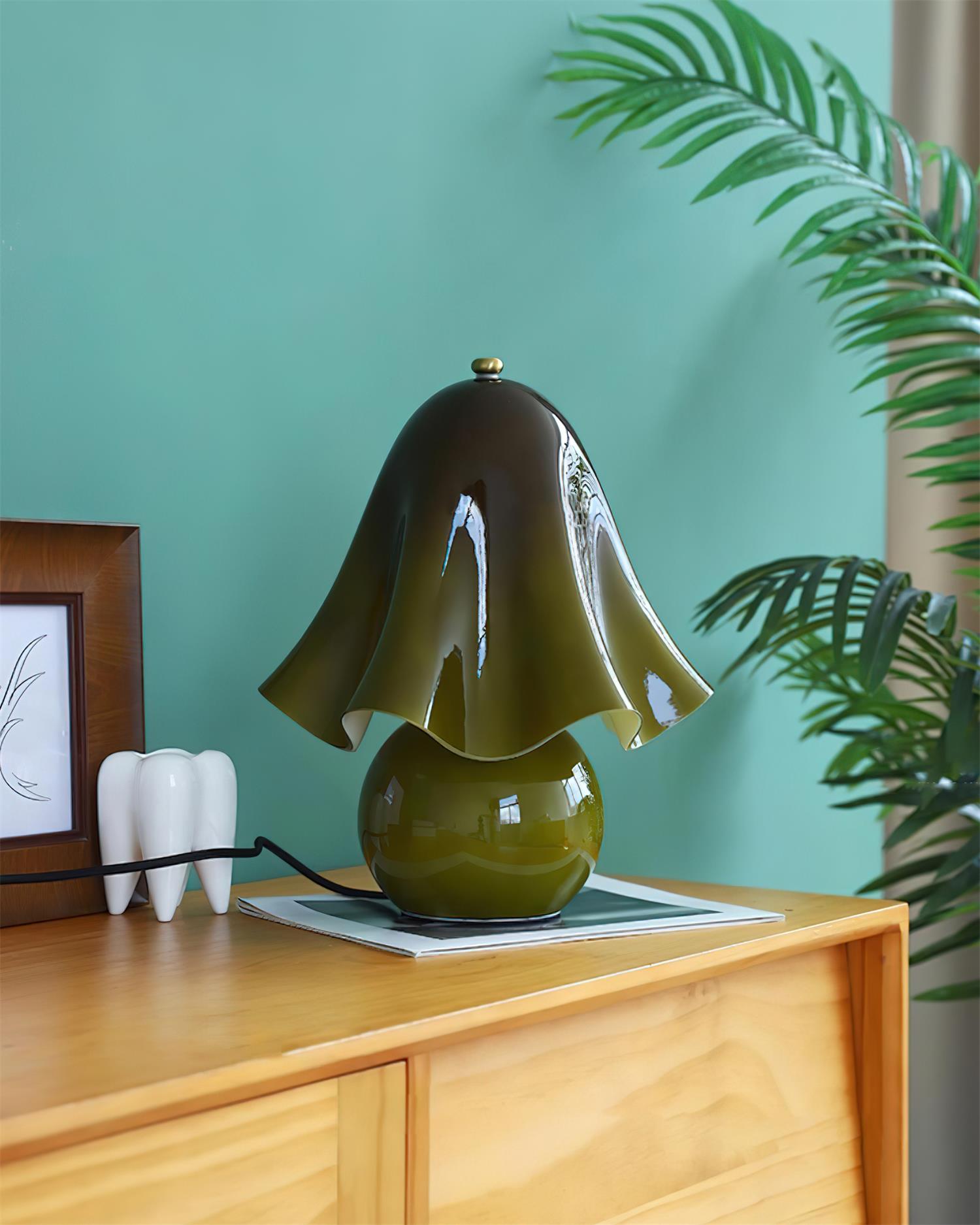 Petalia Table Lamp