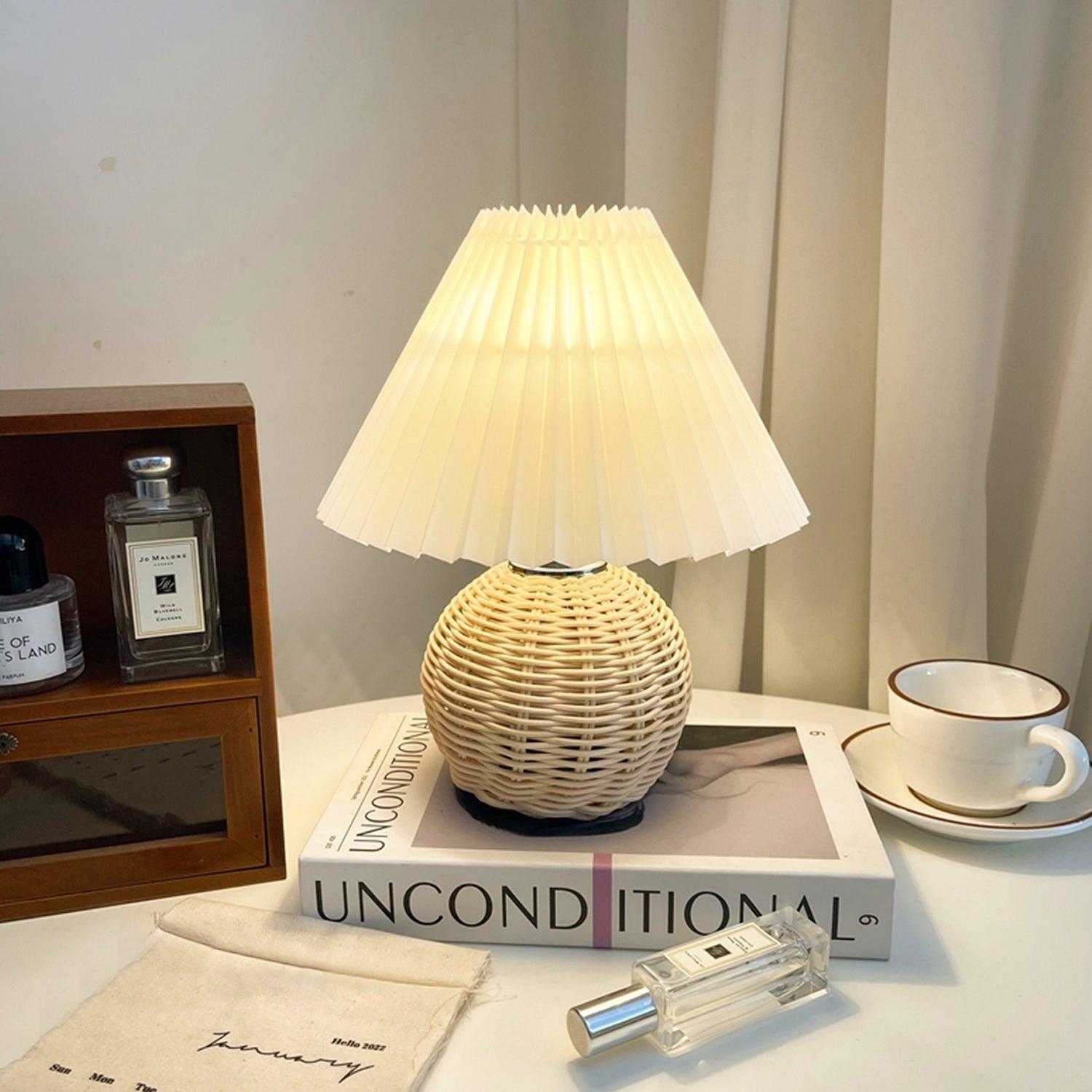 Rattan Pleated Table lamp 9.4