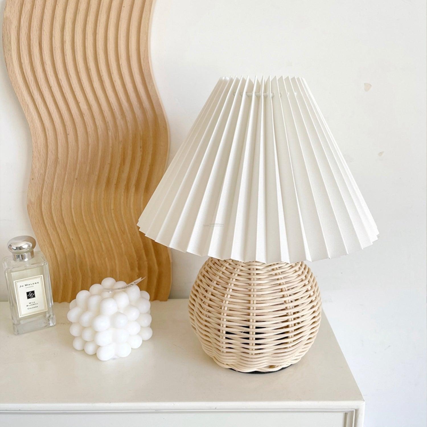 Rattan Pleated Table lamp 9.4