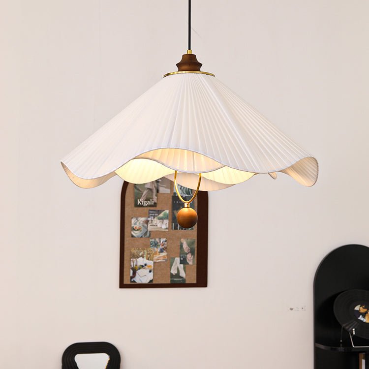 Scallop Edge Pendant Light detail view 2
