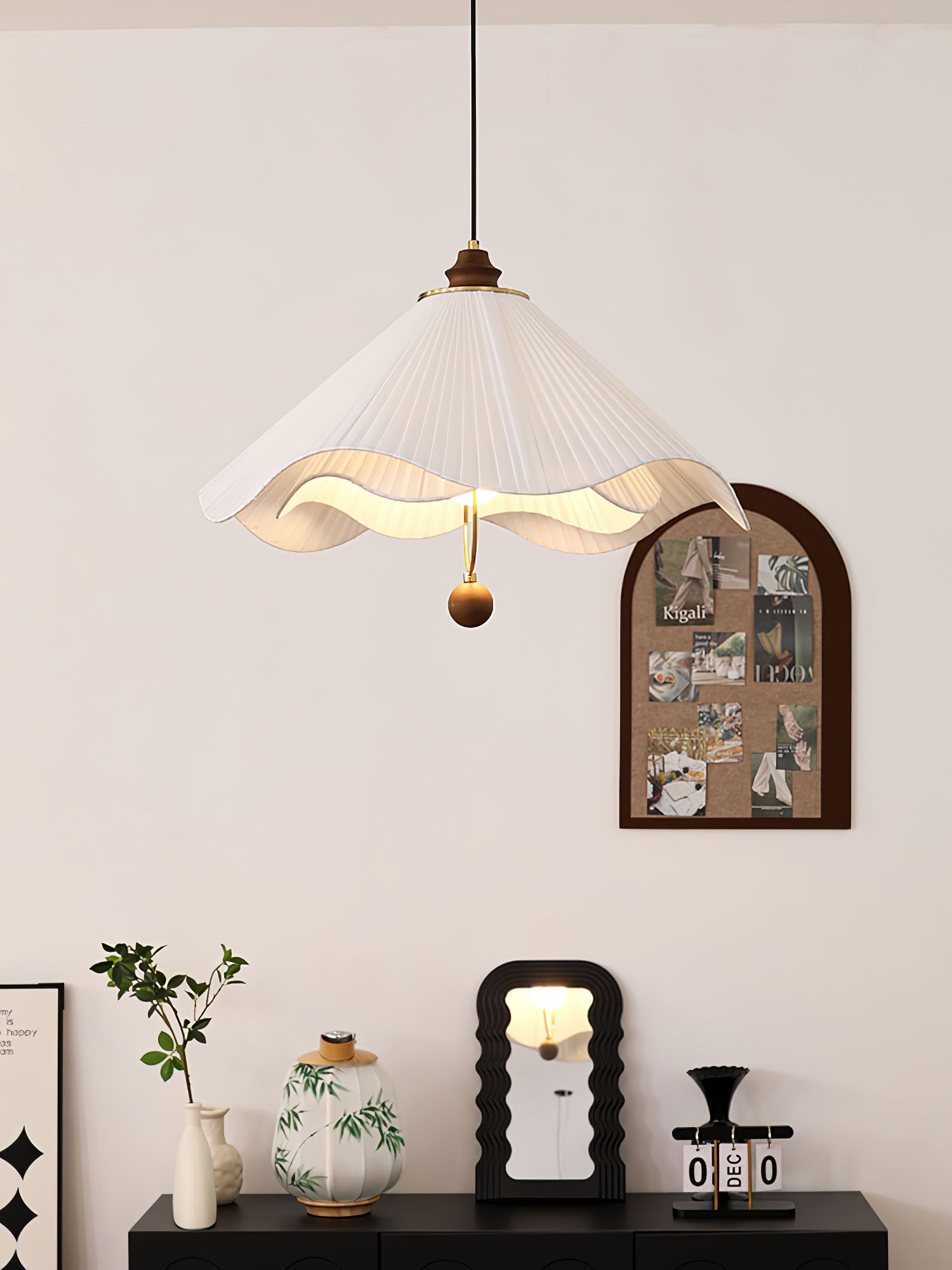 Scallop Edge Pendant Light detail view 5