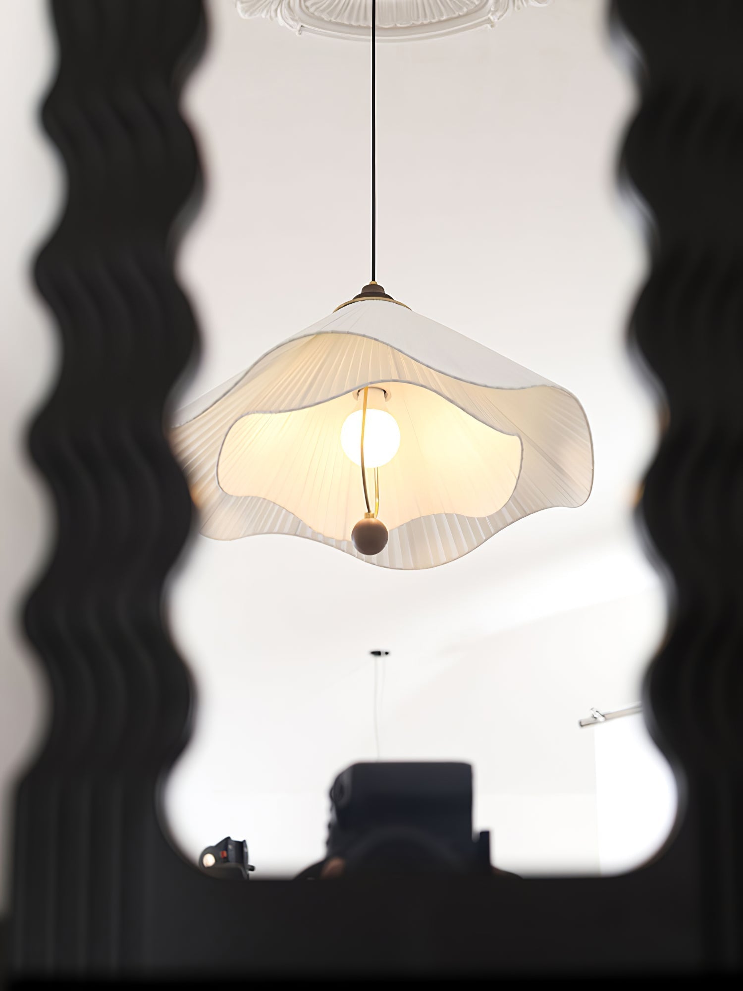 Scallop Edge Pendant Light detail view 7