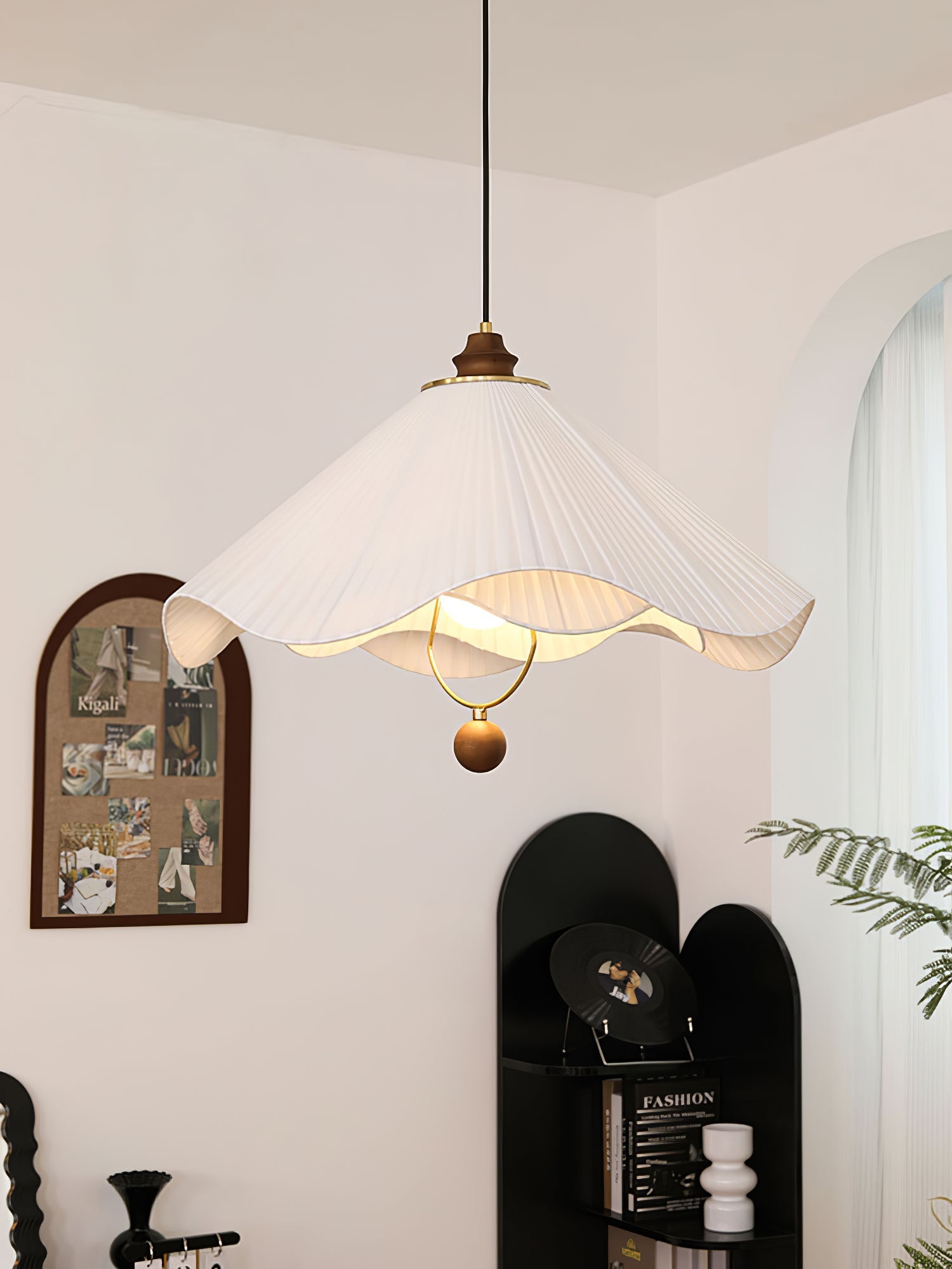 Scallop Edge Pendant Light detail view 10