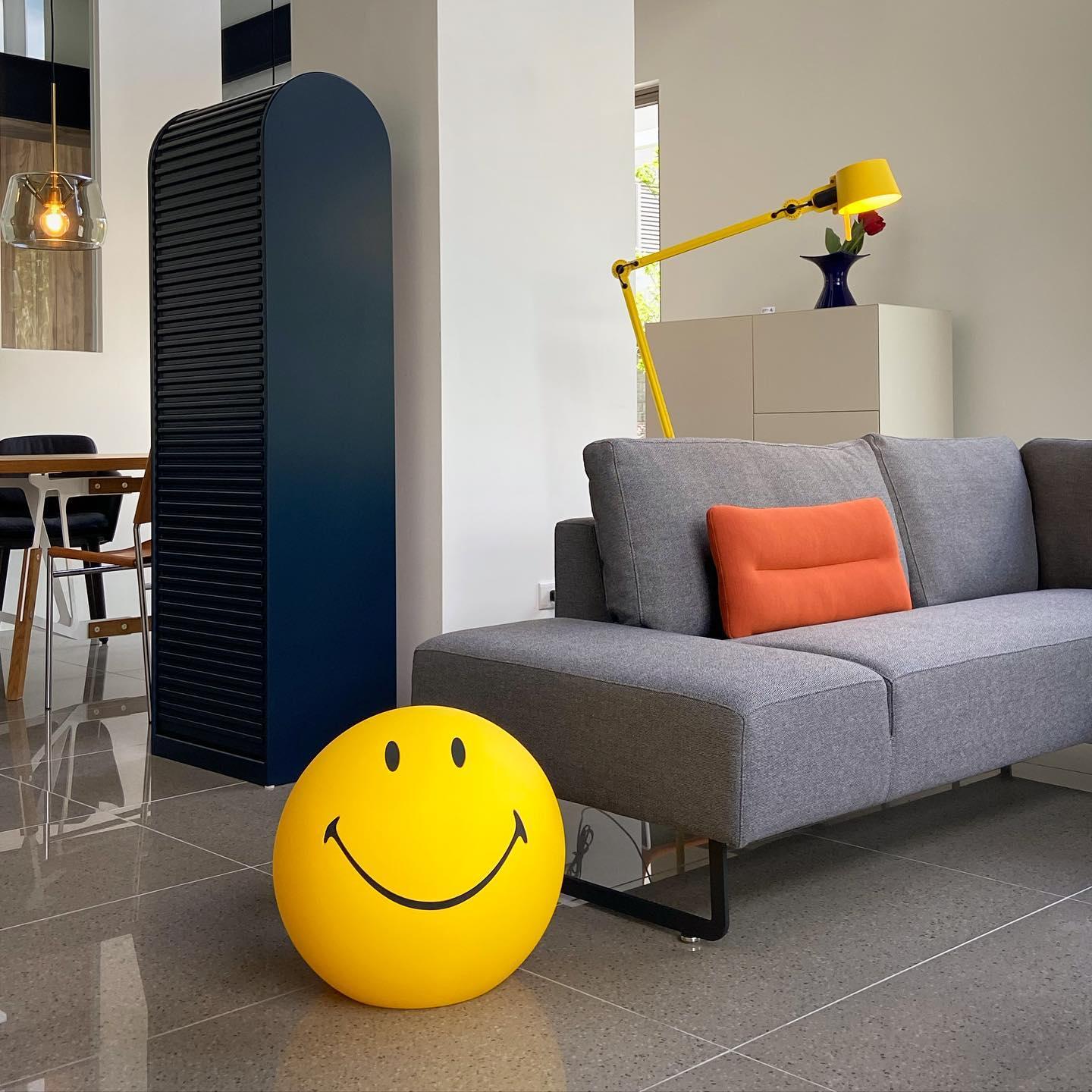 Smiling Reading Light Table Lamp detail view 11