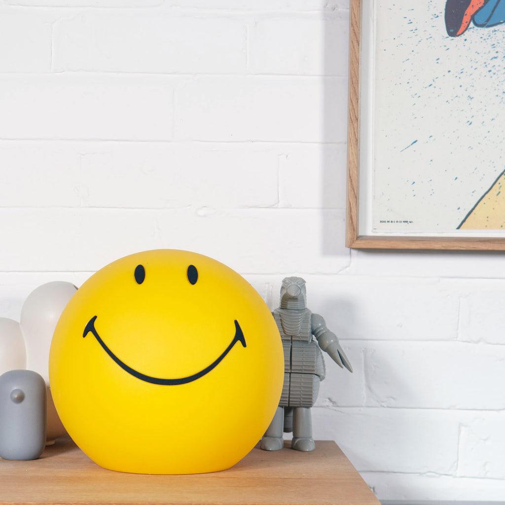 Smiling Reading Light Table Lamp detail view 15