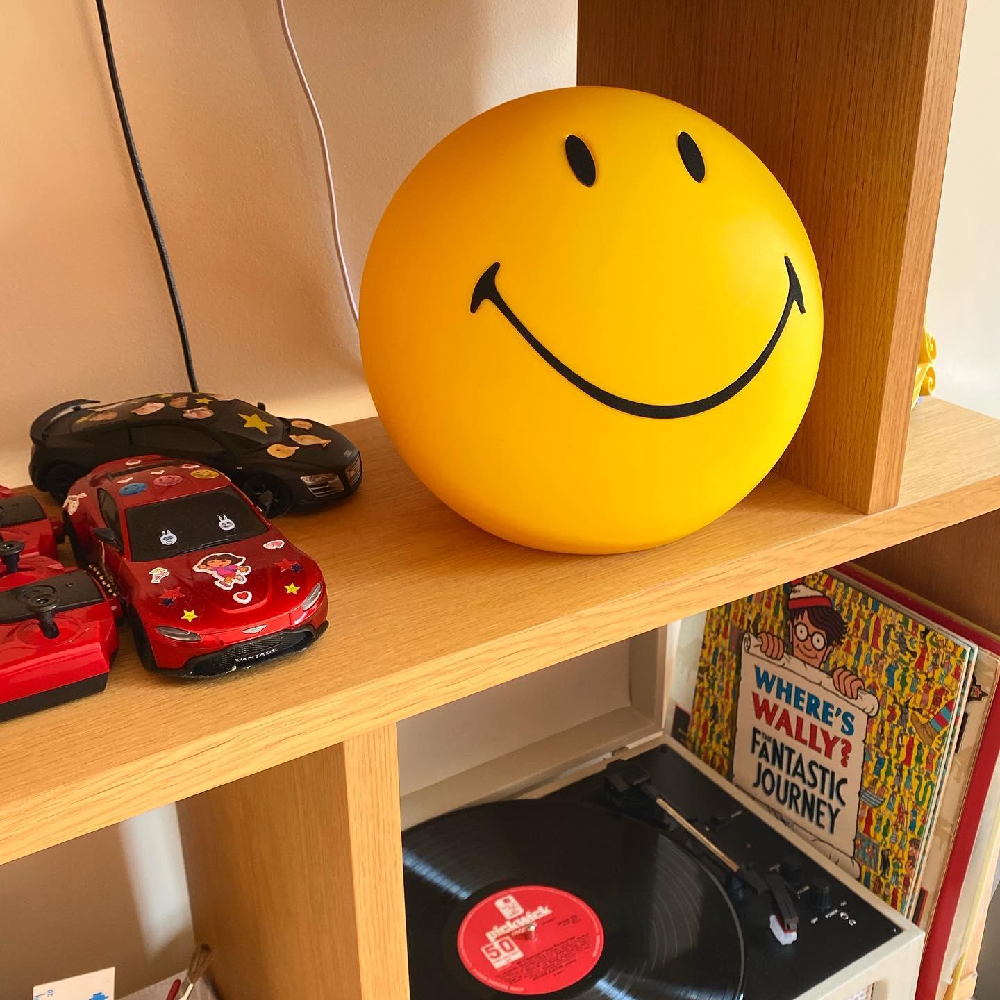 Smiling Reading Light Table Lamp detail view 18