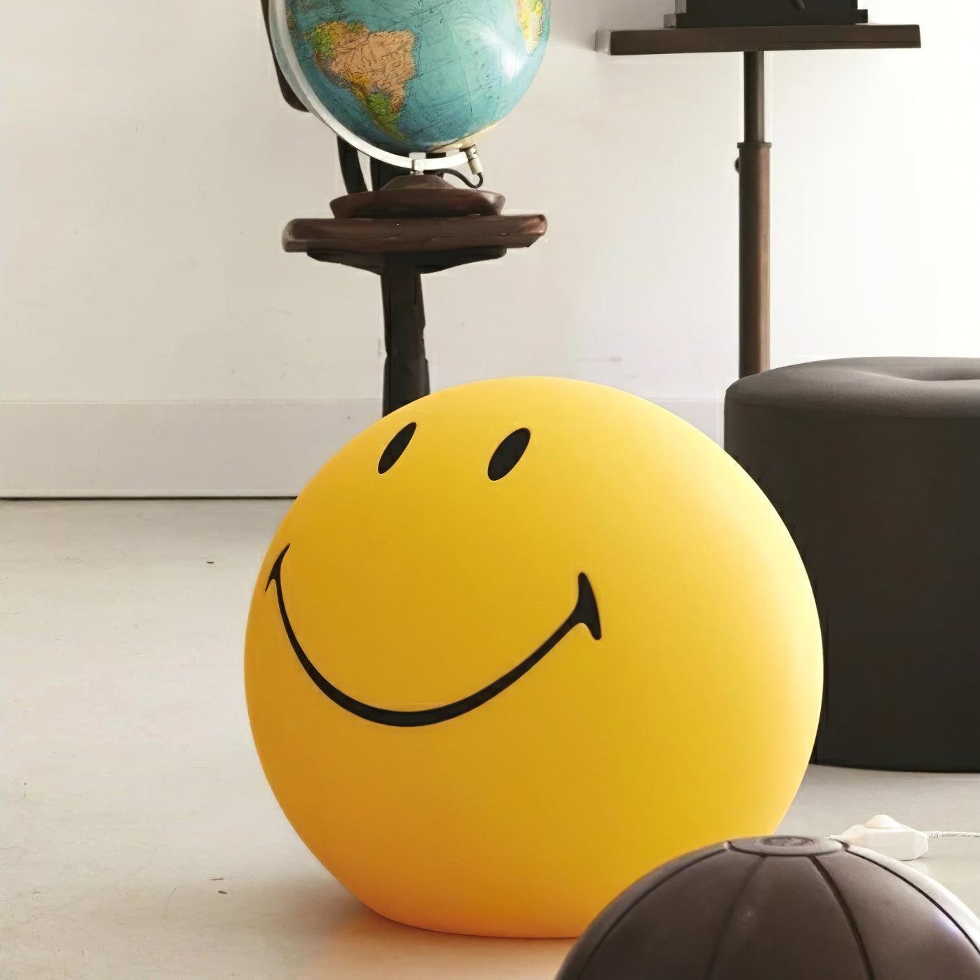 Smiling Reading Light Table Lamp detail view 2