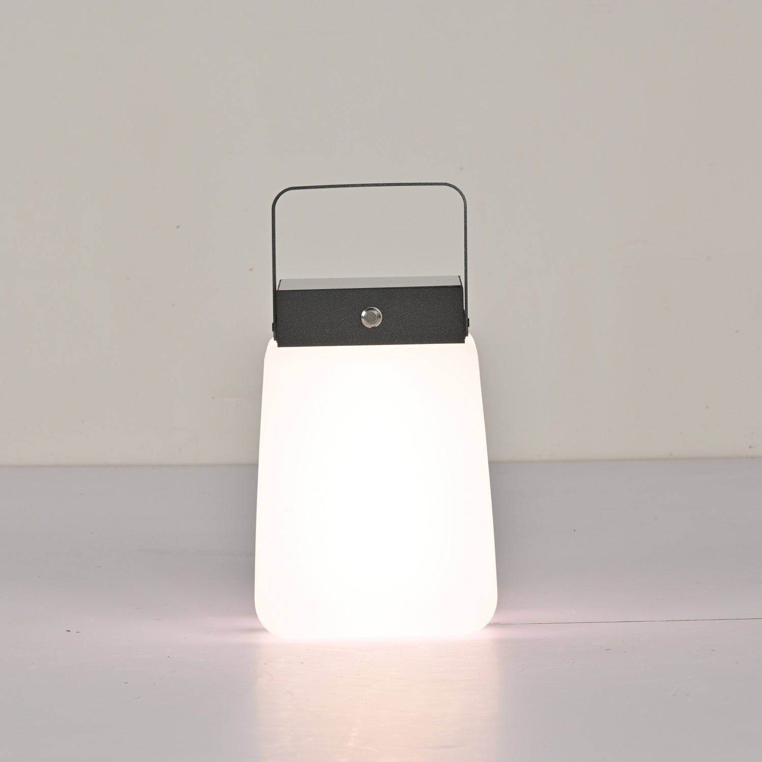Solara Edge Lantern Outdoor Lamp