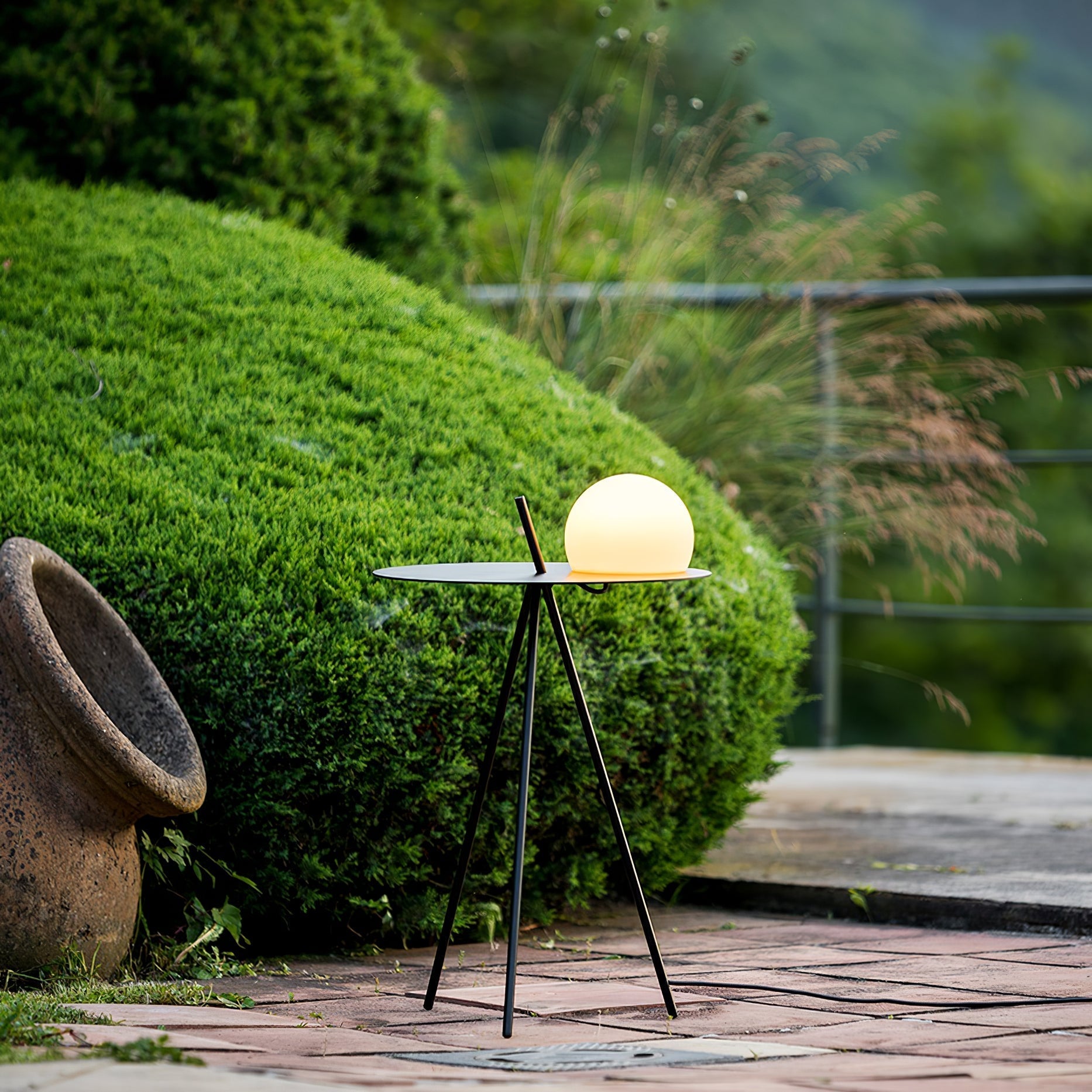 Soluna Tripod Outdoor Lamp End Table