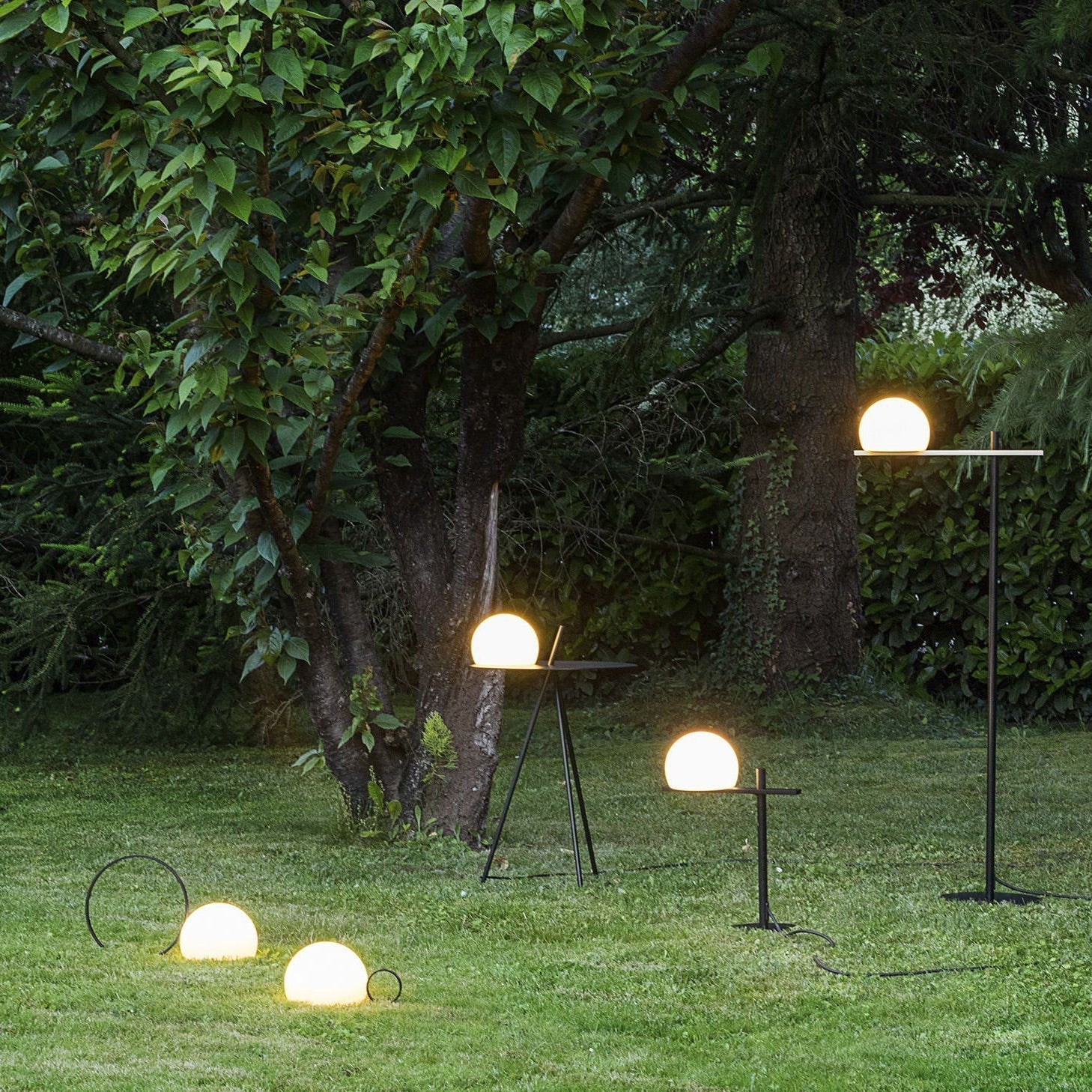 Soluna Tripod Outdoor Lamp End Table