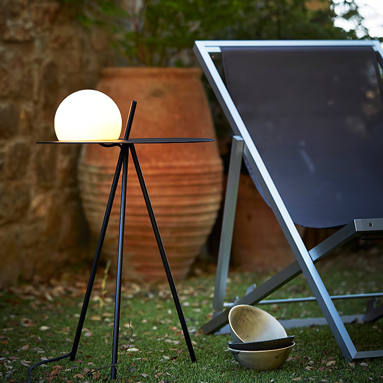 Soluna Tripod Outdoor Lamp End Table