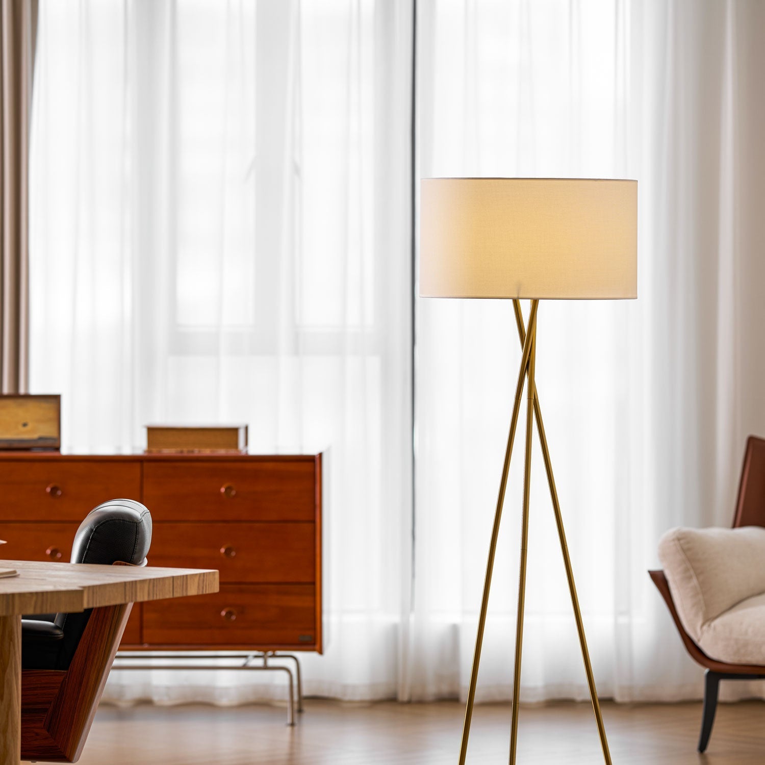 Tripod Grace Floor Lamp
