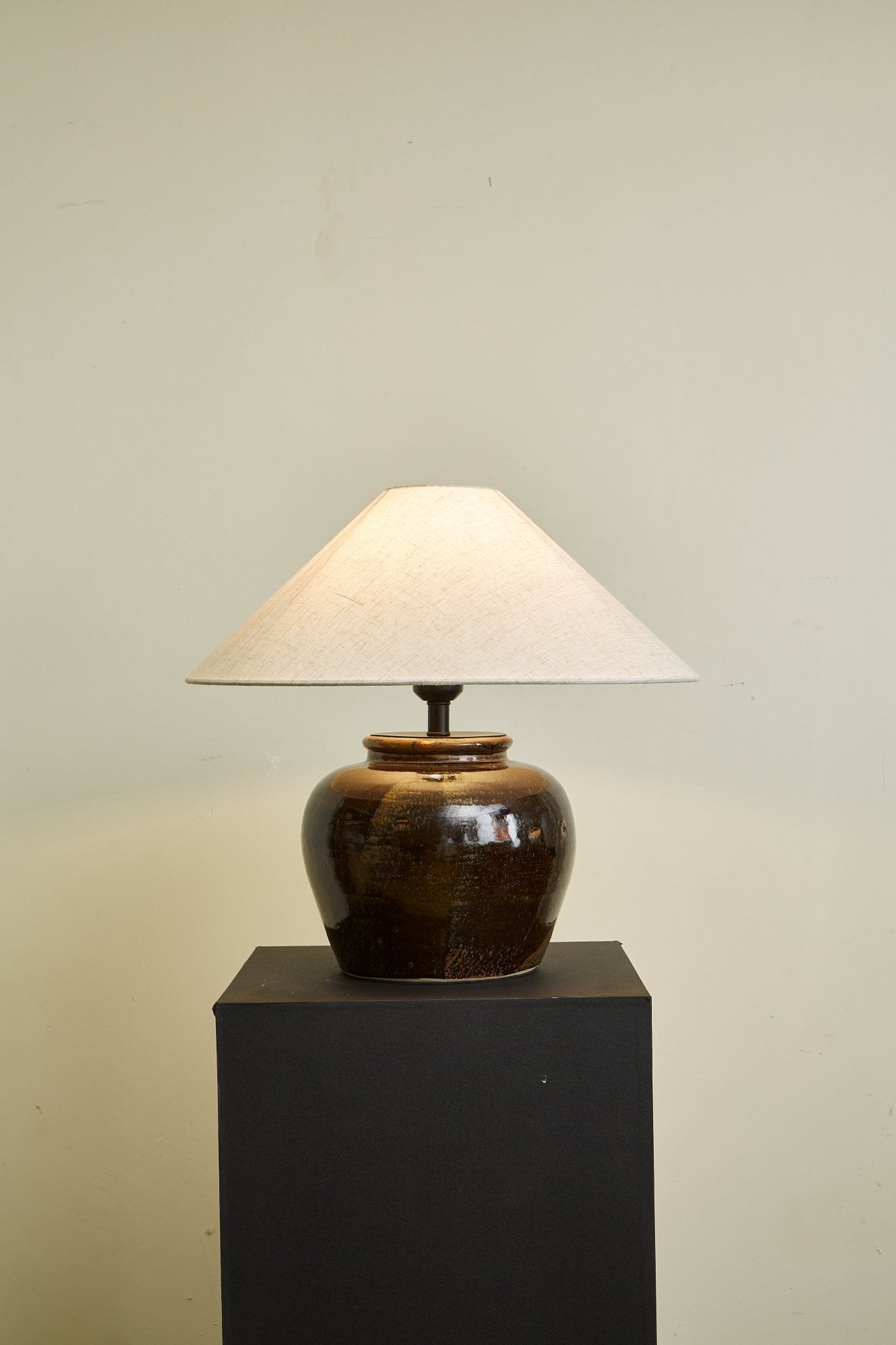 Umber Jar Table Lamp detail view 11