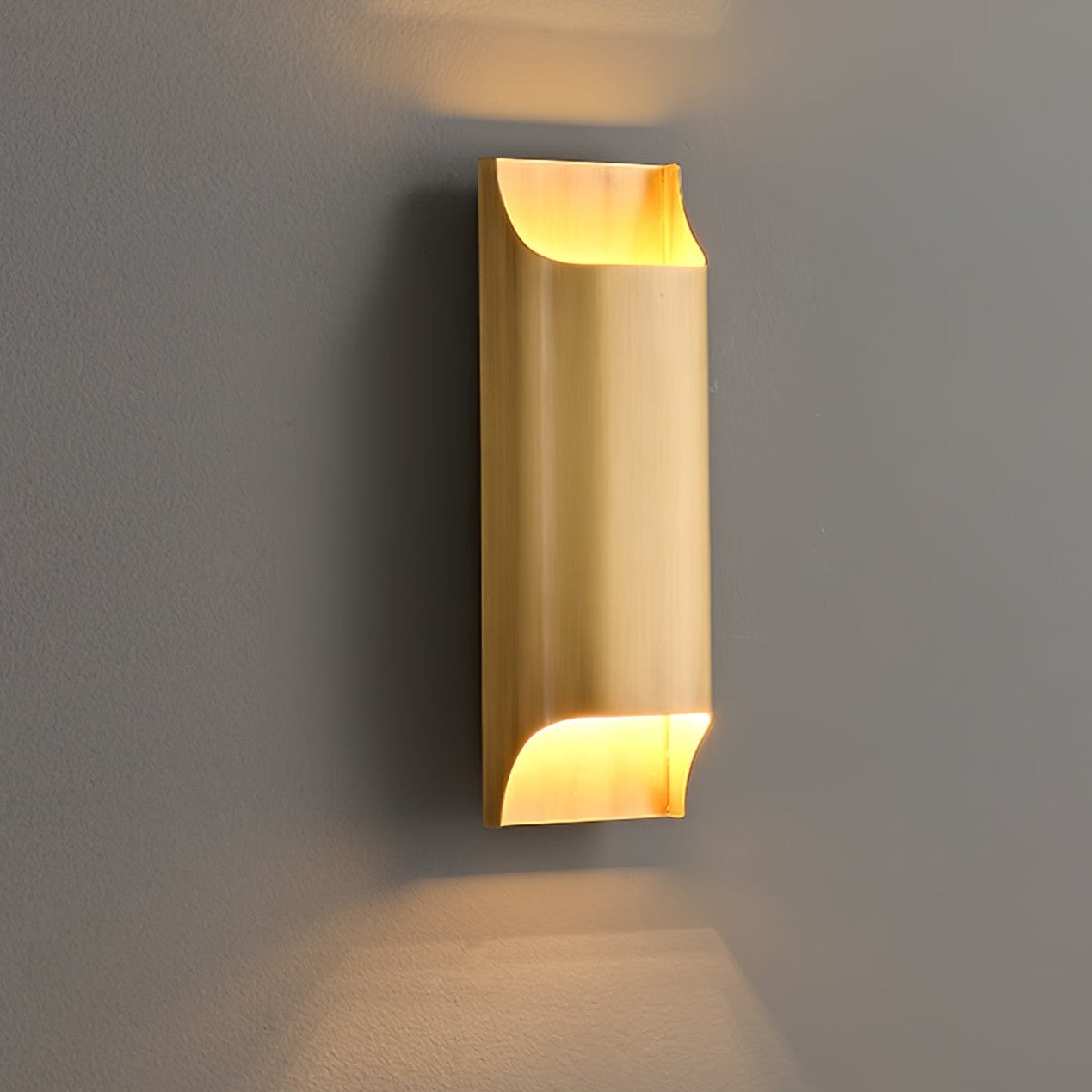 Leclerc Polished Brass Wall Sconce detail view 100