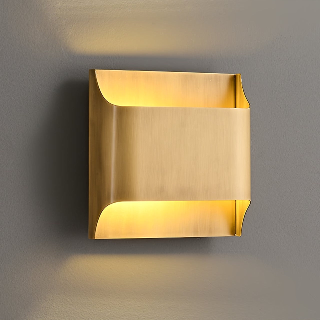 Leclerc Polished Brass Wall Sconce detail view 102