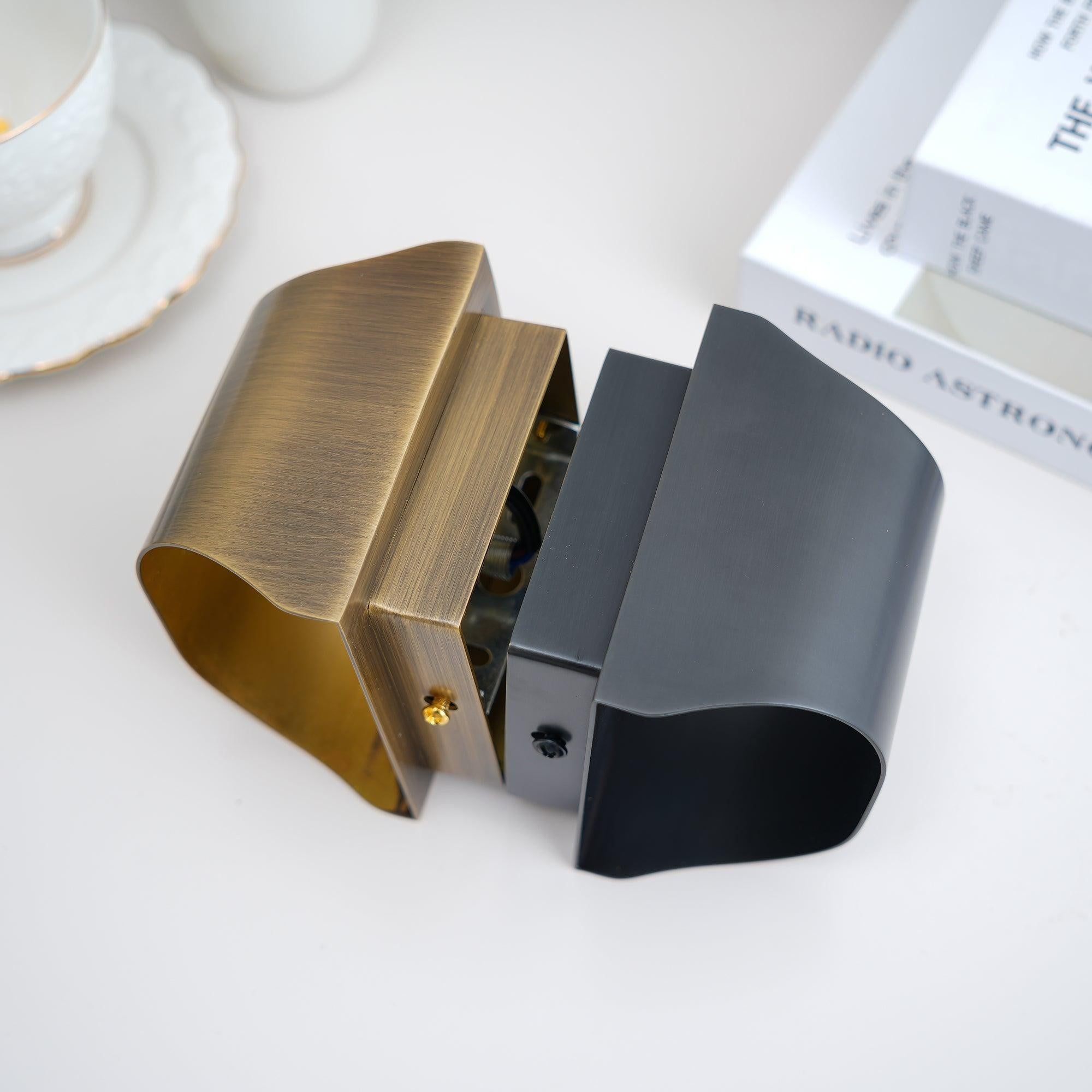 Leclerc Polished Brass Wall Sconce detail view 23