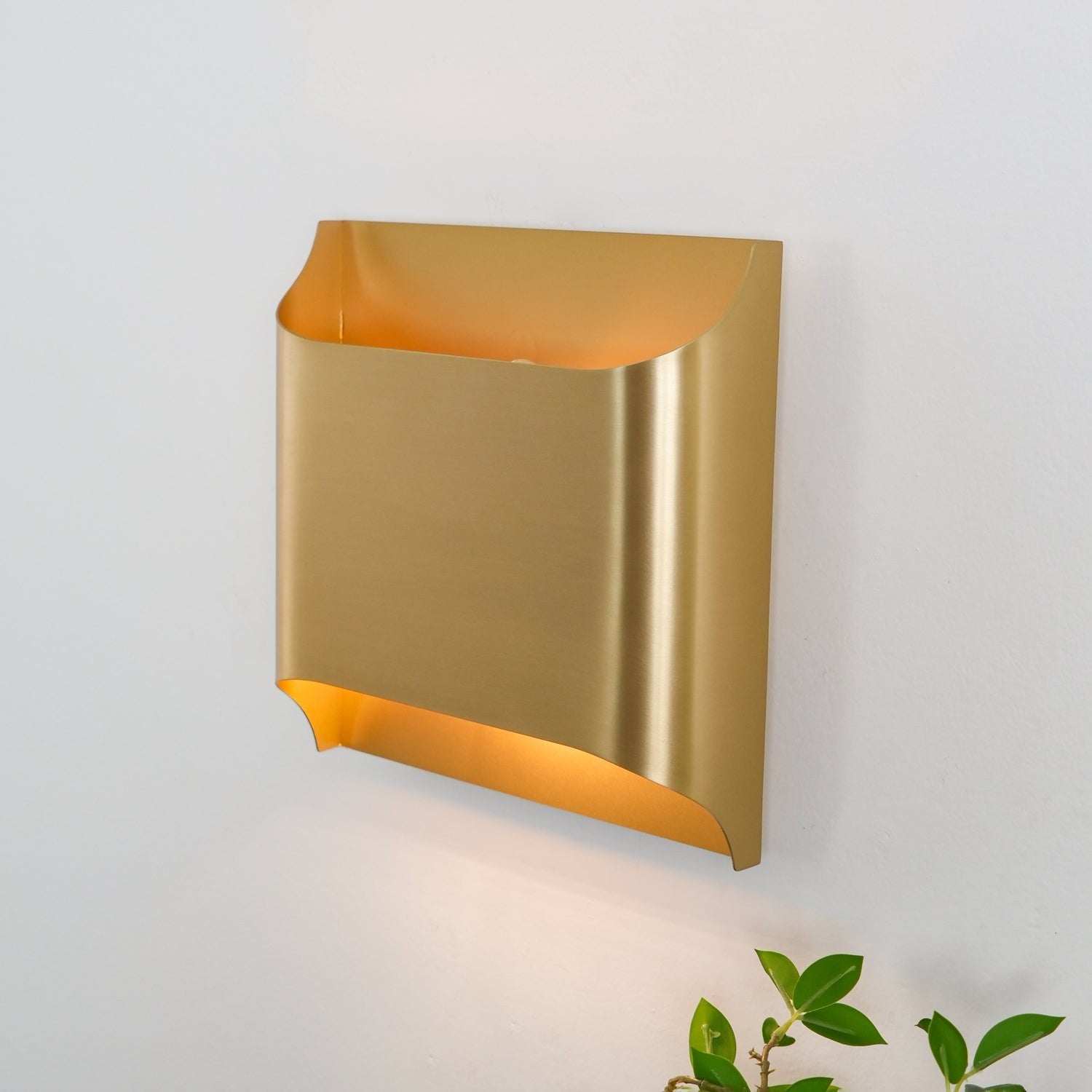 Leclerc Polished Brass Wall Sconce detail view 87