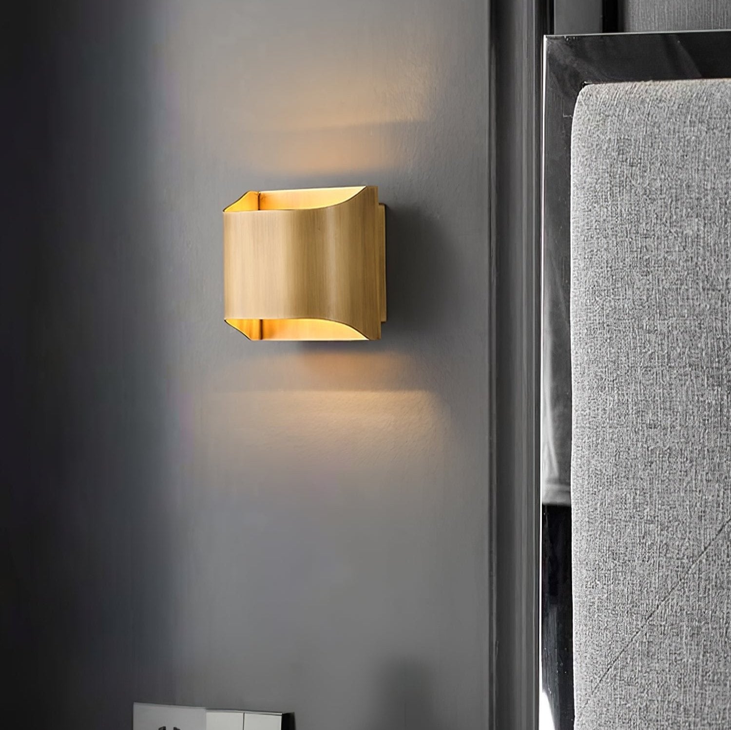 Leclerc Polished Brass Wall Sconce detail view 8