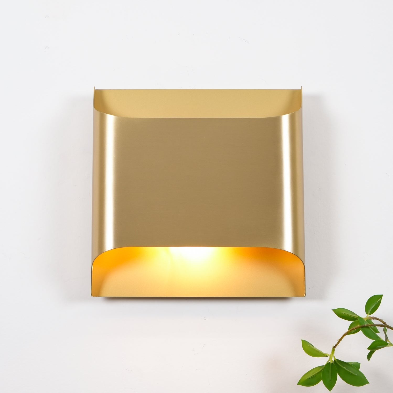 Leclerc Polished Brass Wall Sconce detail view 92