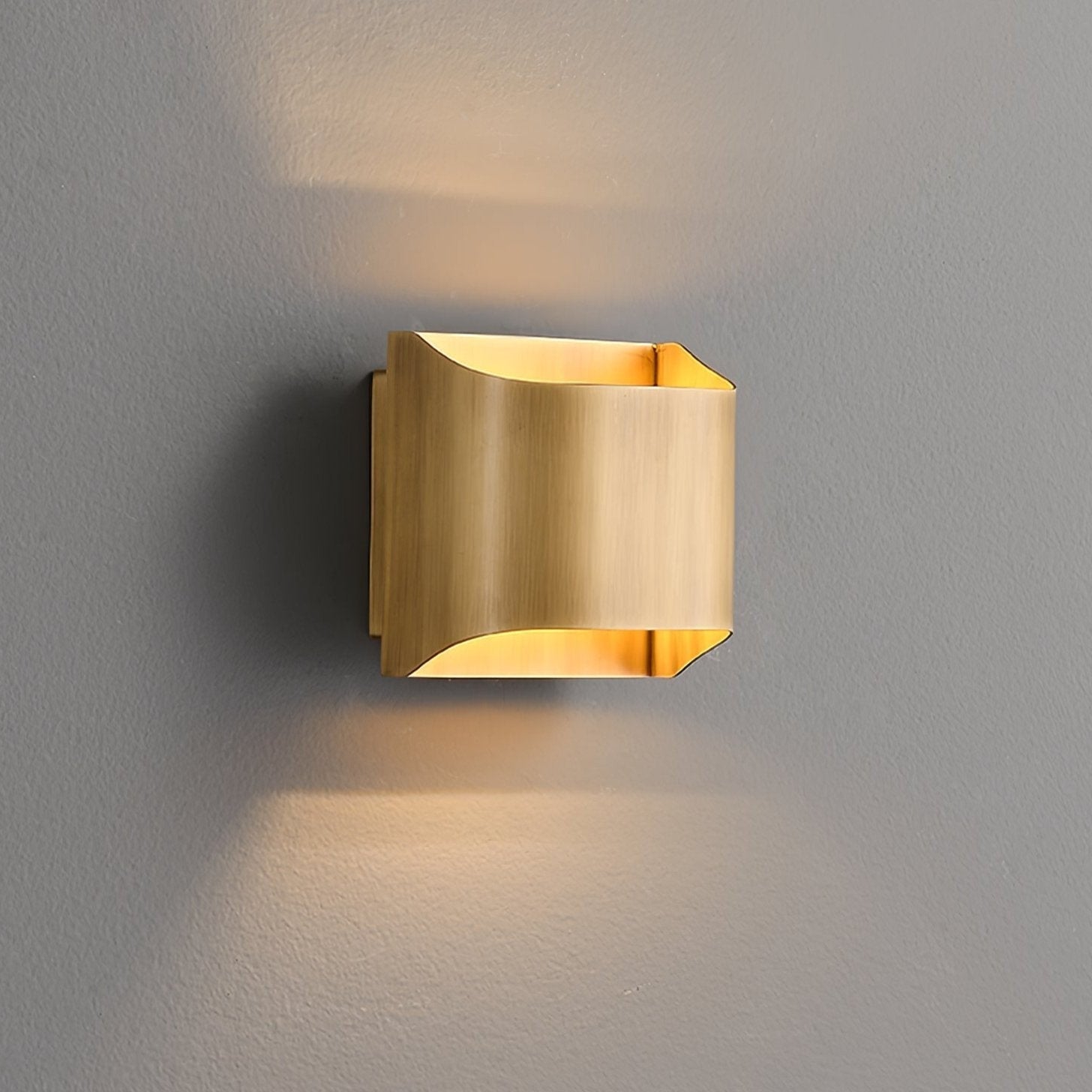 Leclerc Polished Brass Wall Sconce detail view 96