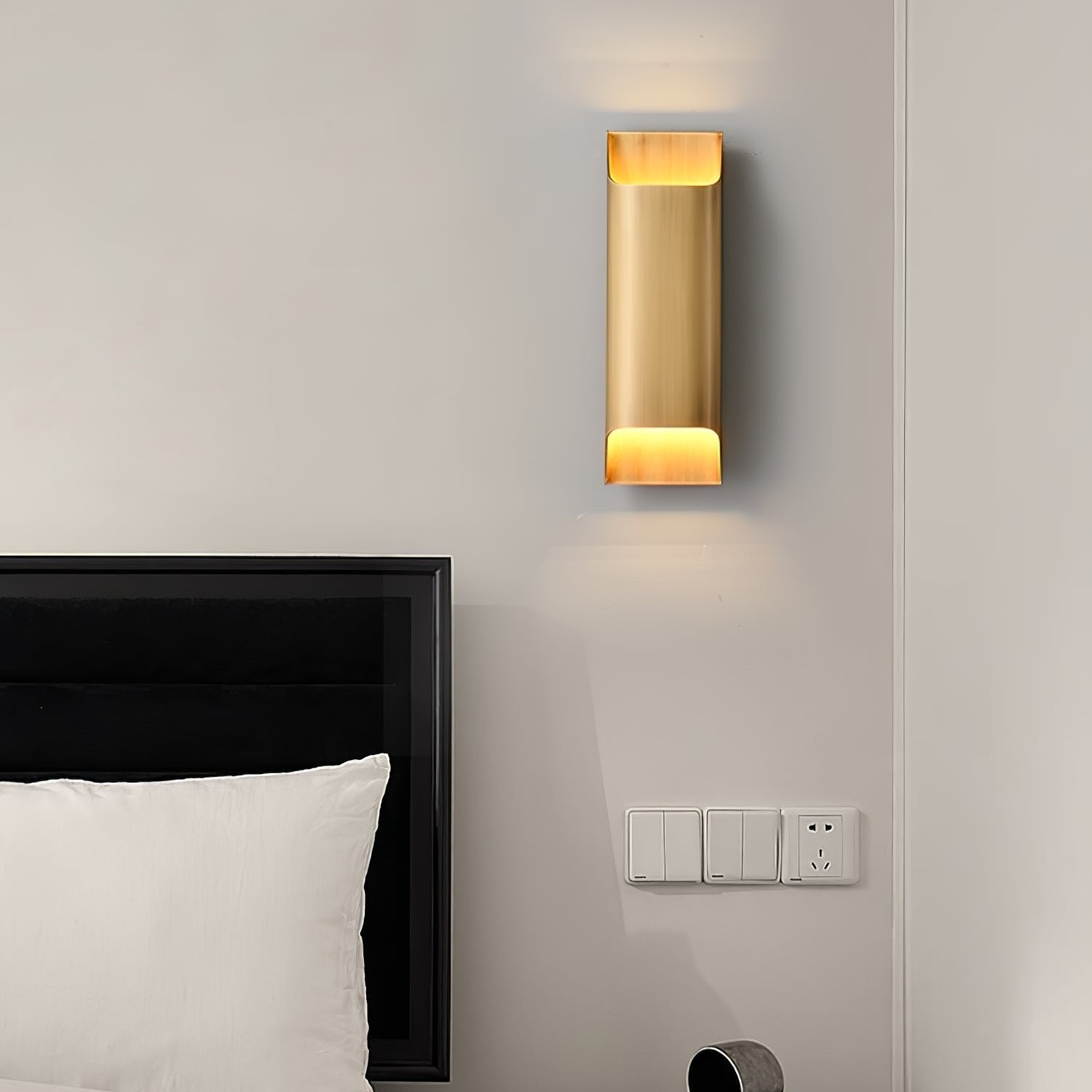 Leclerc Polished Brass Wall Sconce detail view 99
