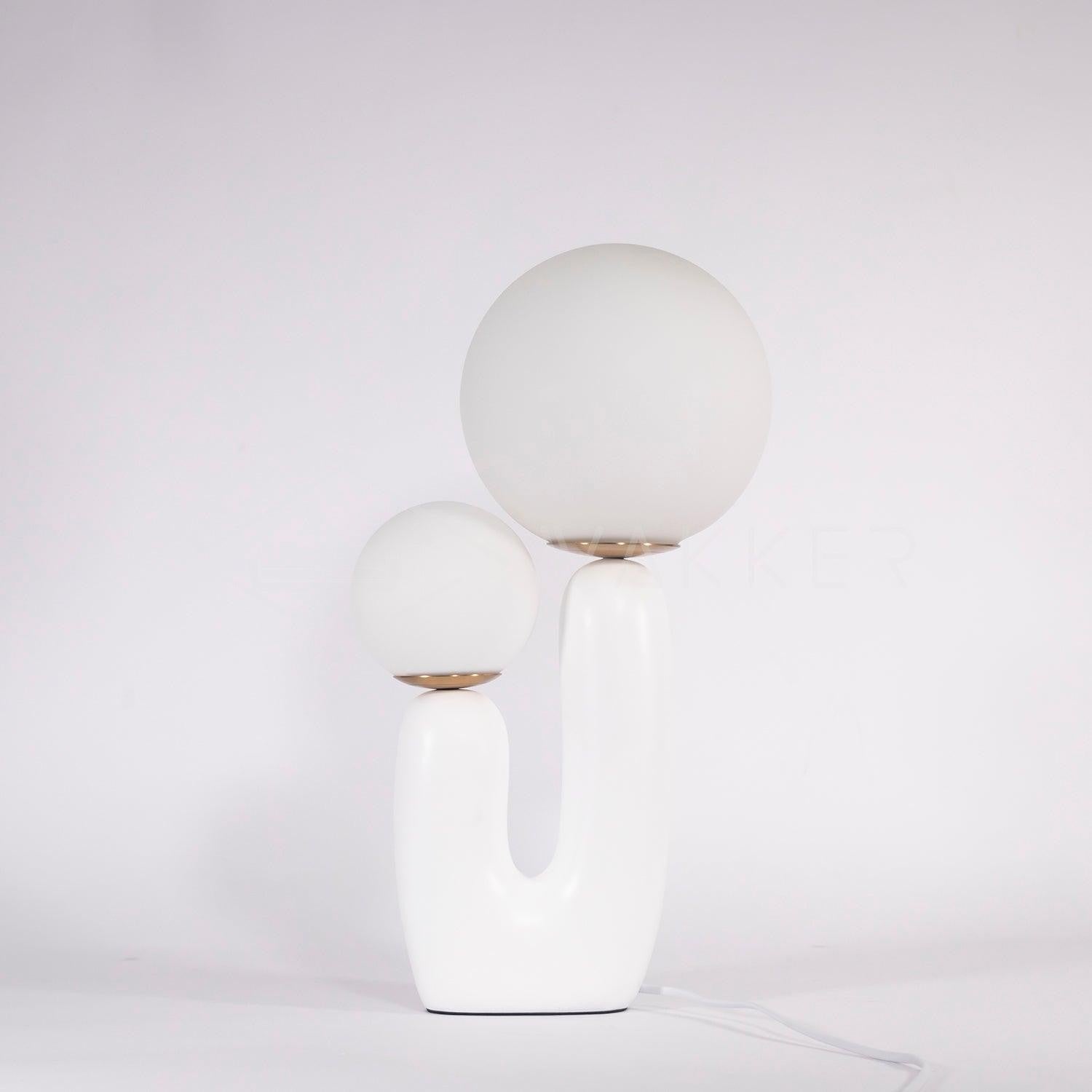 Oo Smooth Resin Table Lamp