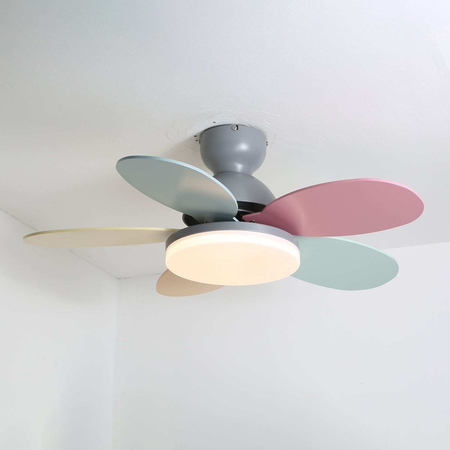 Petalo Wood Blade Ceiling Fan Light
