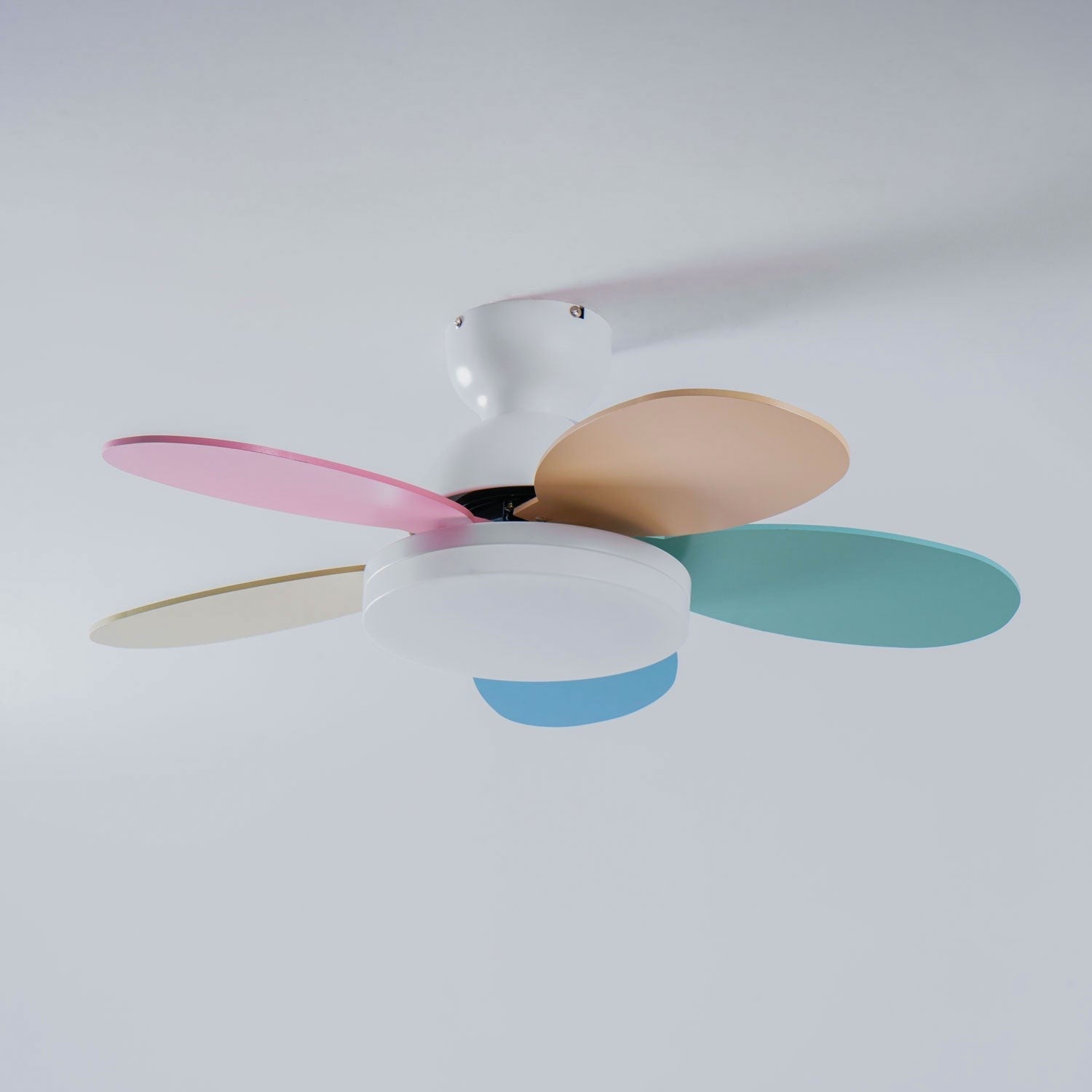 Petalo Wood Blade Ceiling Fan Light
