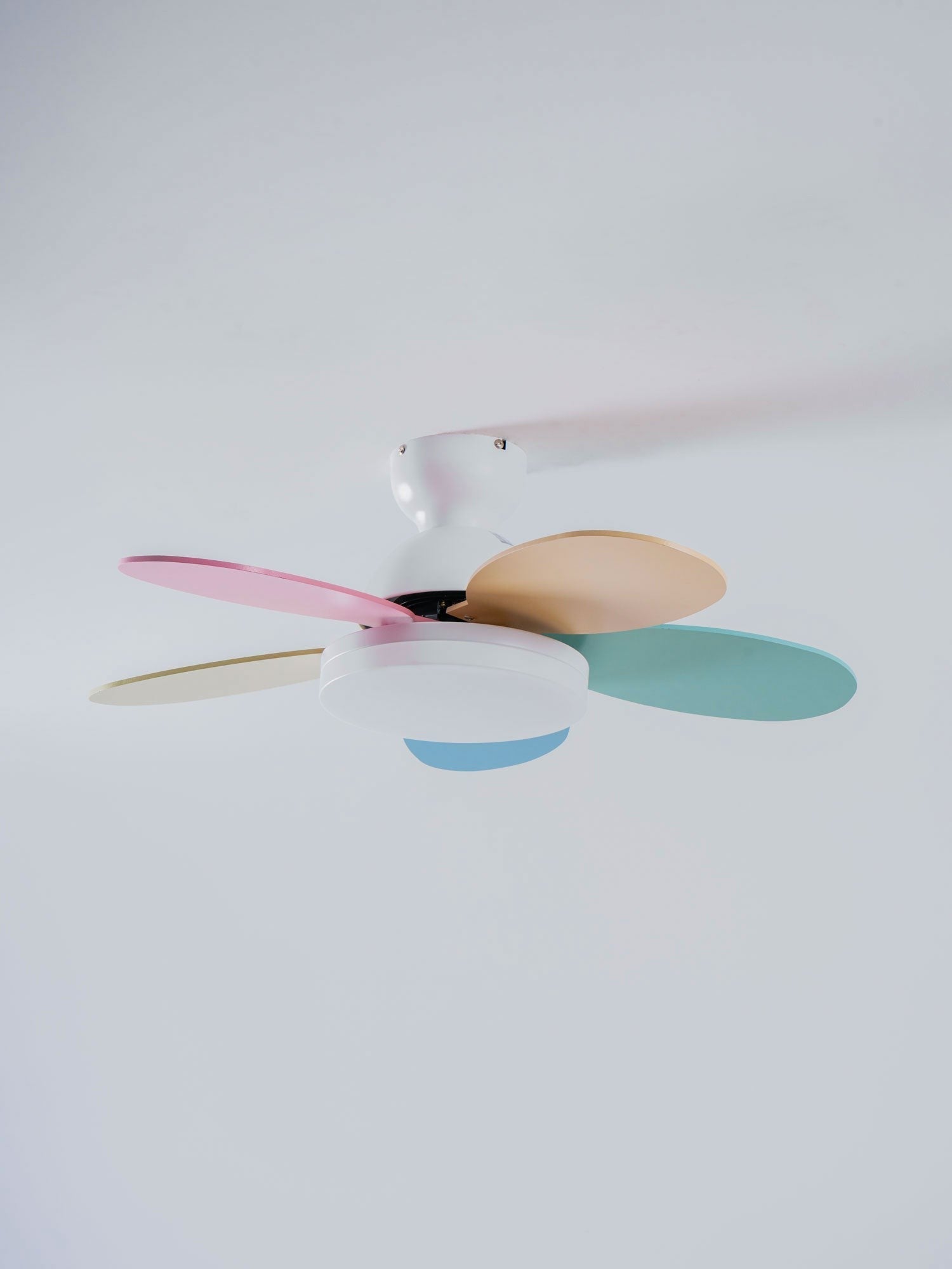 Petalo Wood Blade Ceiling Fan Light