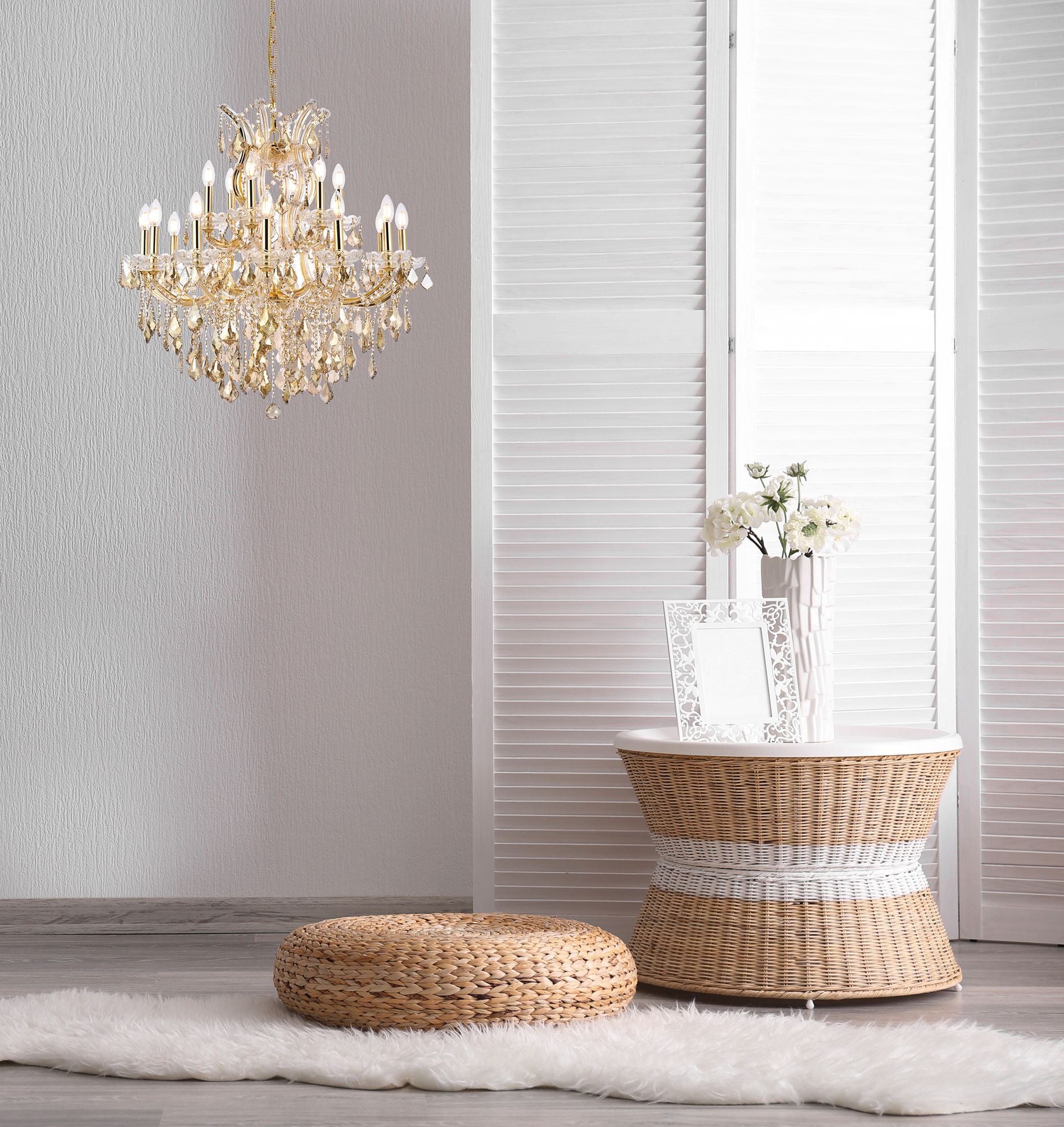 Maria Theresa 19-Light Gold Chandelier Golden Teak