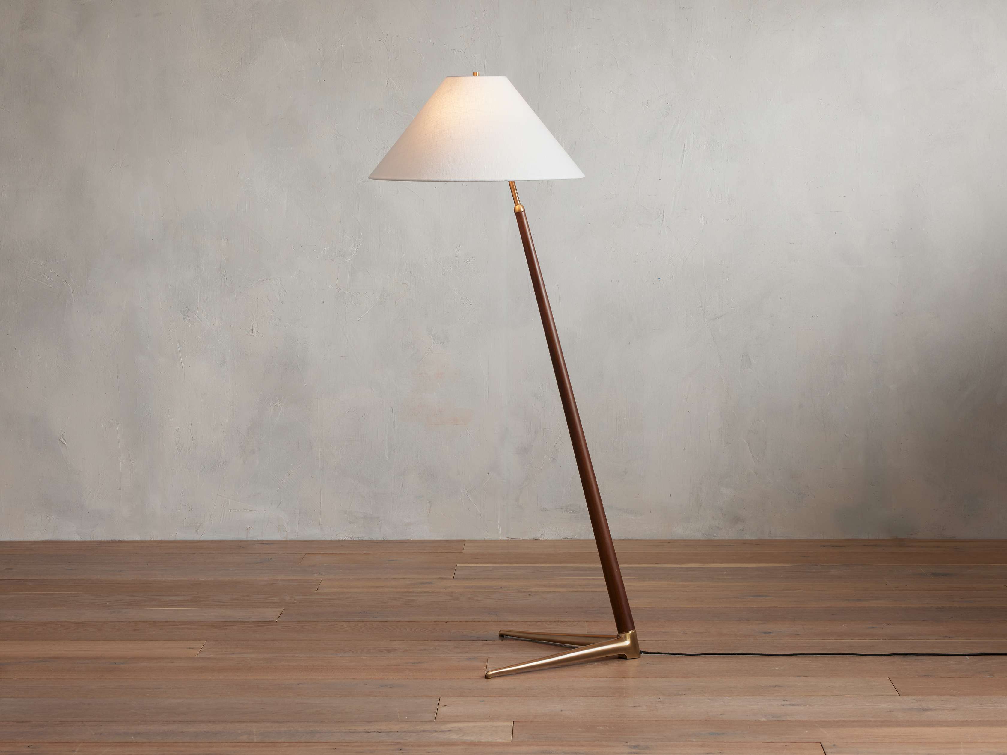 Edric Floor Lamp floor lamp in brass, wood, fabric | Tianguang Select