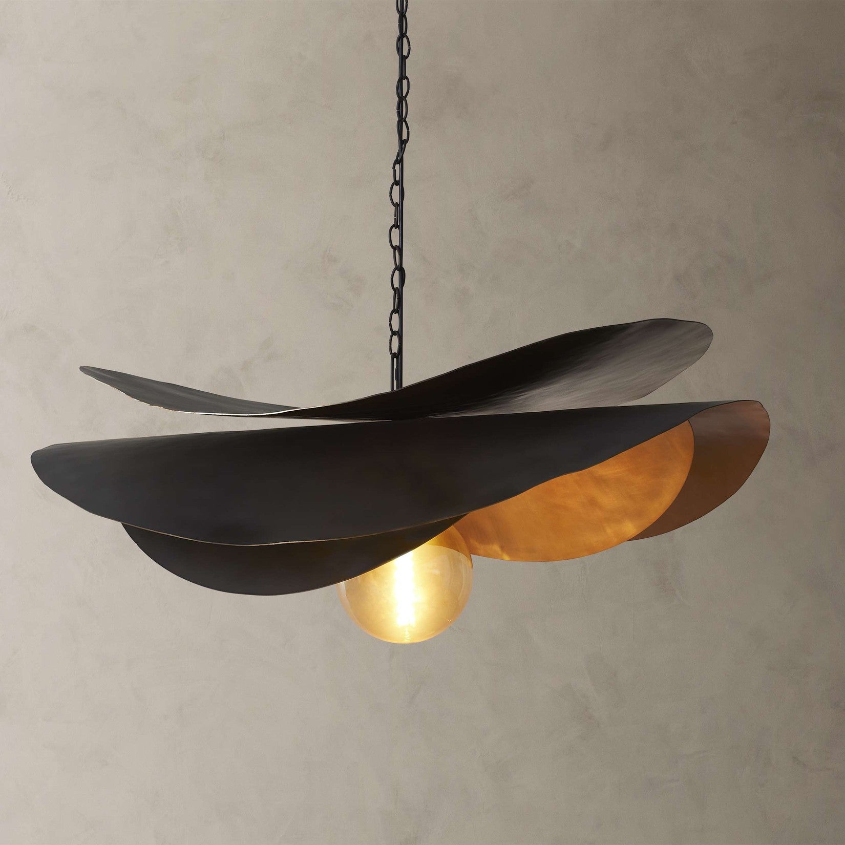 Fria Curved Pendant