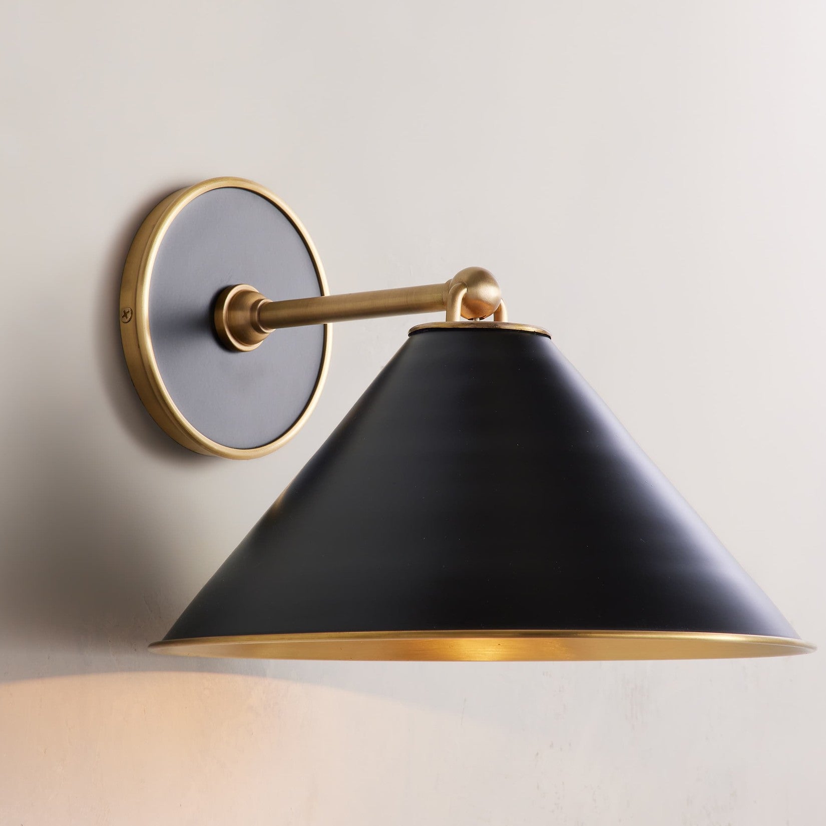 Arno Sconce