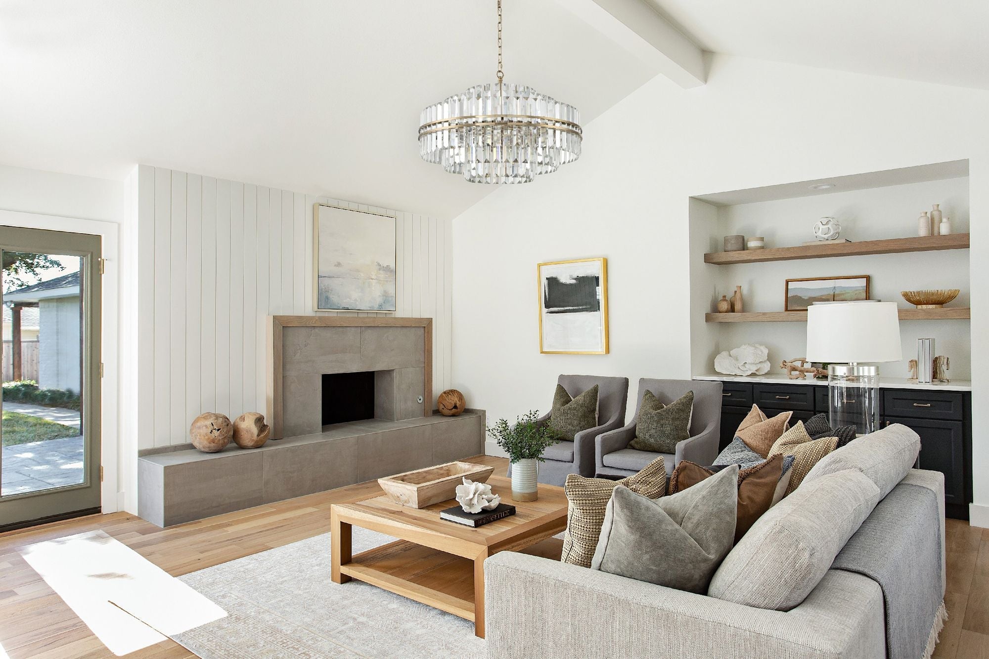 Hayes 16-Light Aged Brass Chandelier